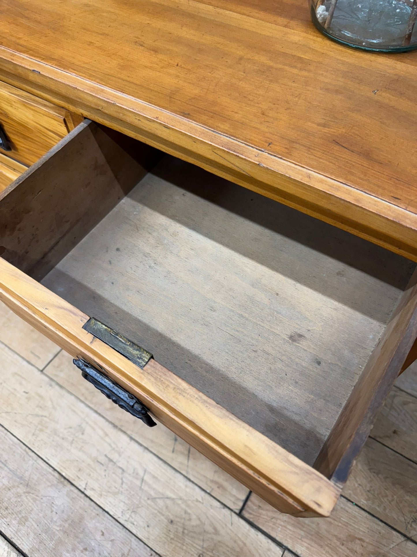 Edwardian Satinwood Chest of Drawers with Four Graduated Drawers