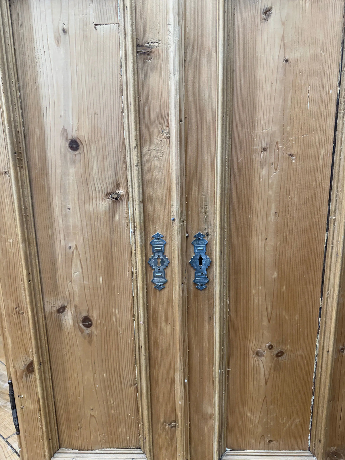 Antique Rustic Pine Double Door Cupboard Kitchen Hallway Storage Cabinet