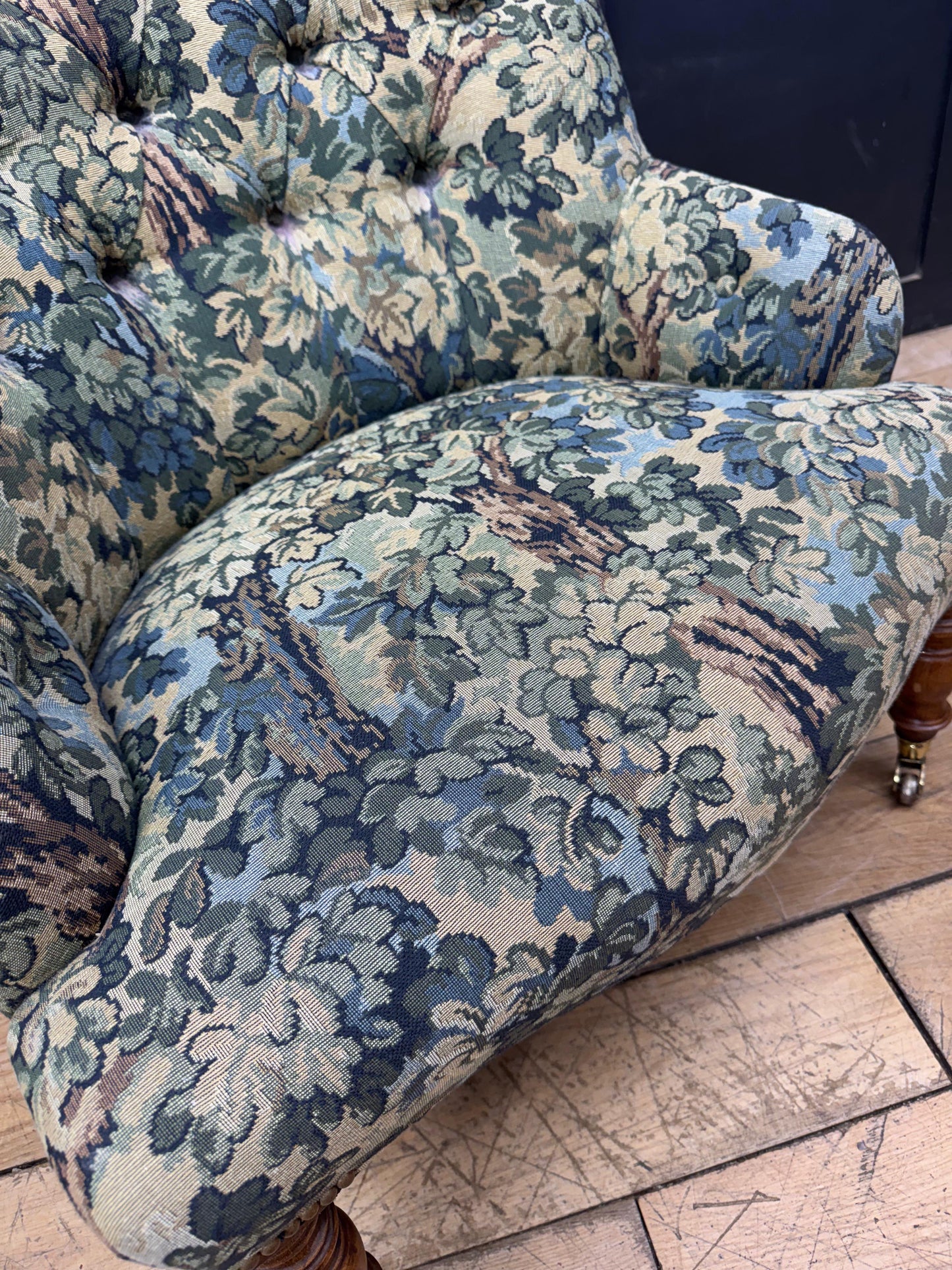 Vintage Floral Buttoned Nursing Chair Victorian Style Bedroom Chair Armchair