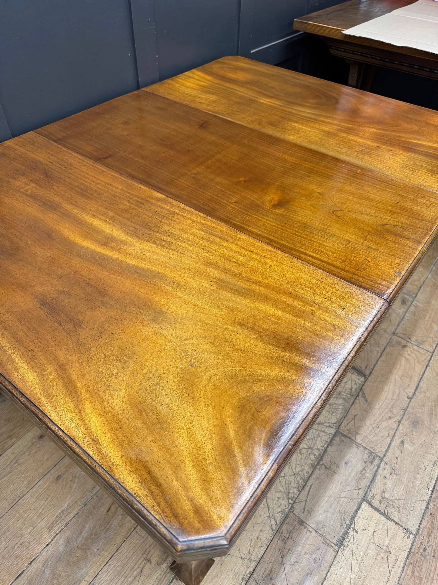 Antique Walnut Extending Kitchen Dining Table Pull-Out Leaf Seats 4–6 on Castors