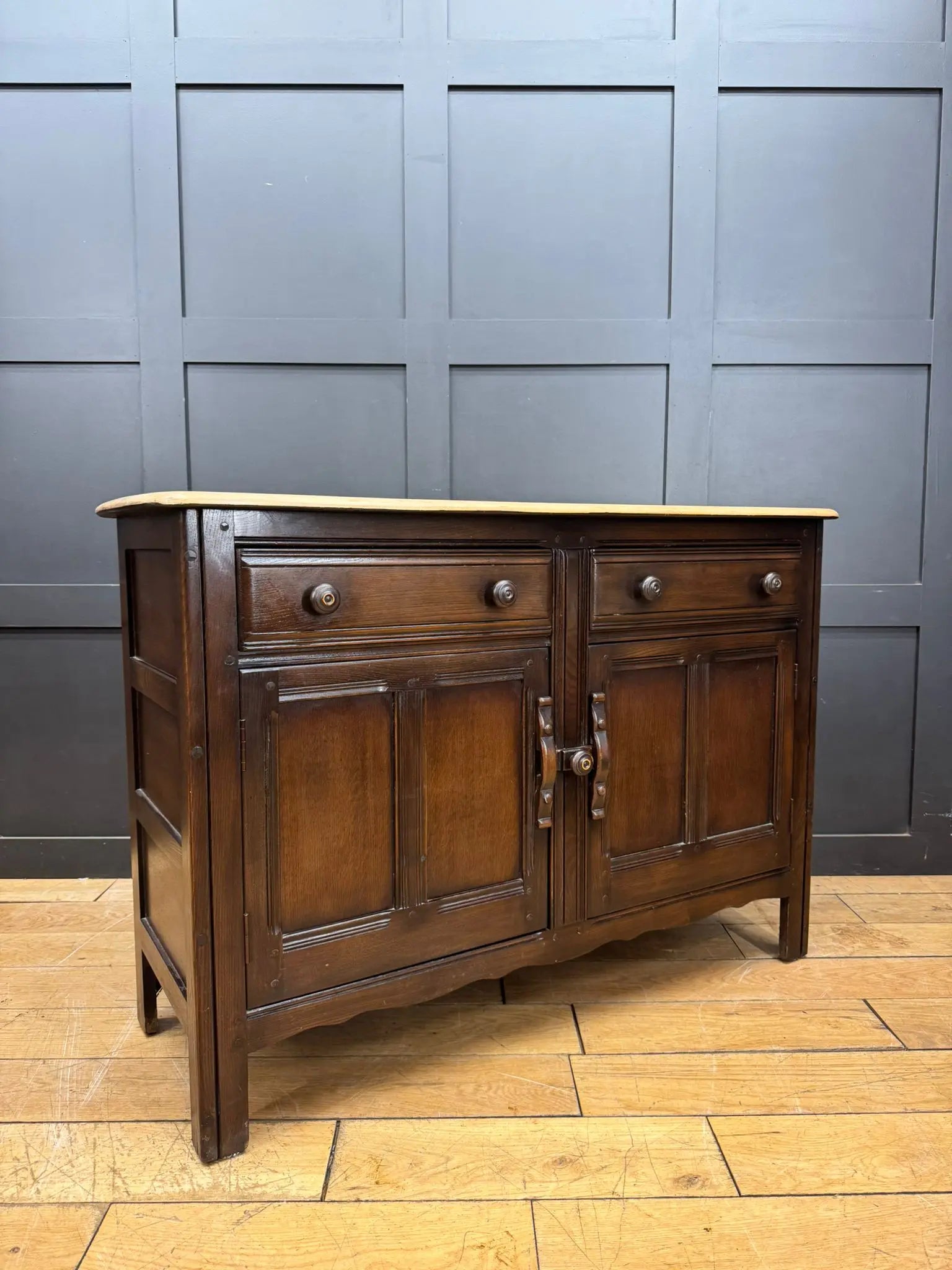 Ercol Elm Sideboard with Cupboard & Drawers TV Stand 123cm RUSTIC WAREHOUSE NORFOLK