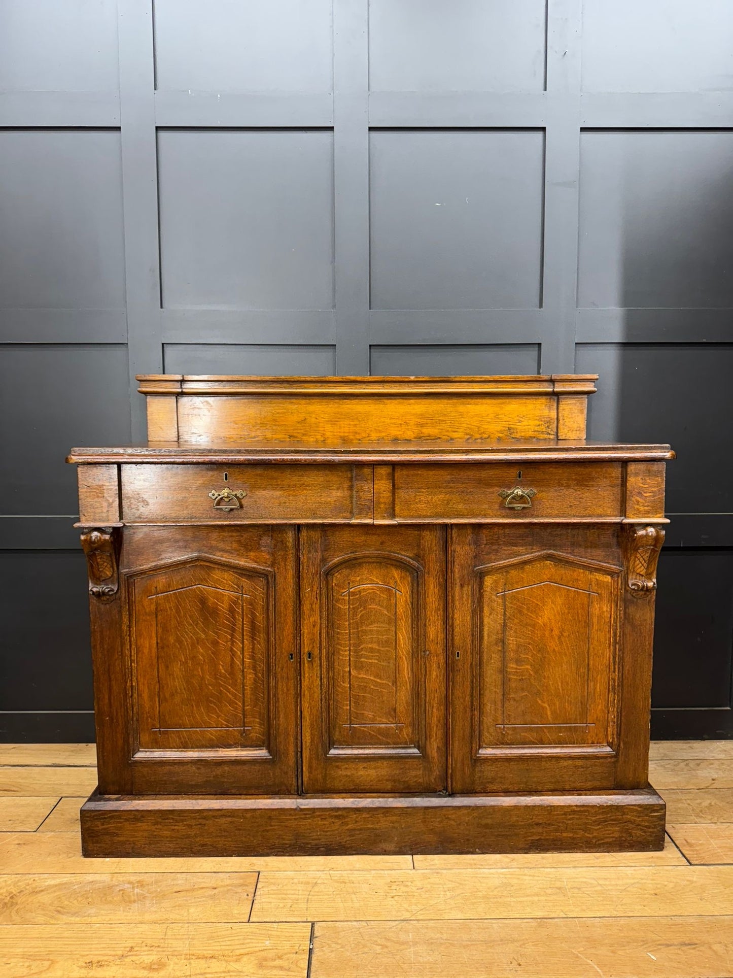 Victorian Oak Sideboard with Fitted Slide-Out Trays / Cupboard Drawers