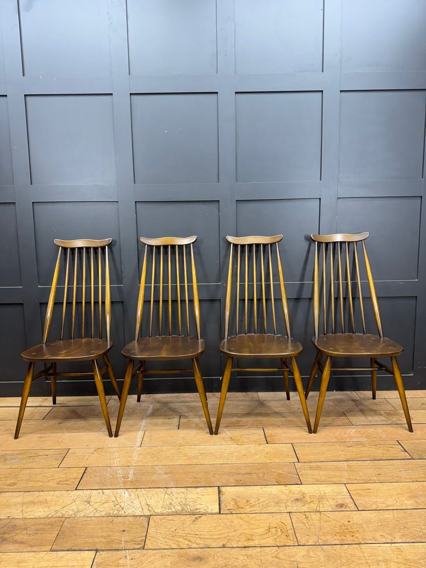 Retro Set of 4 Ercol Goldsmith “Moustache” Dining Kitchen Chairs /Elm And Beech
