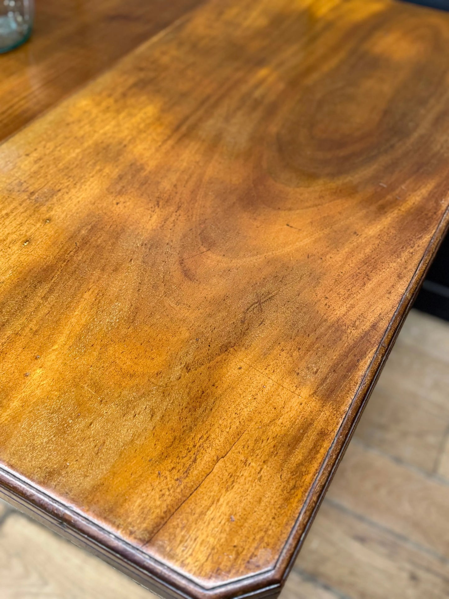 Antique Walnut Extending Kitchen Dining Table Pull-Out Leaf Seats 4–6 on Castors