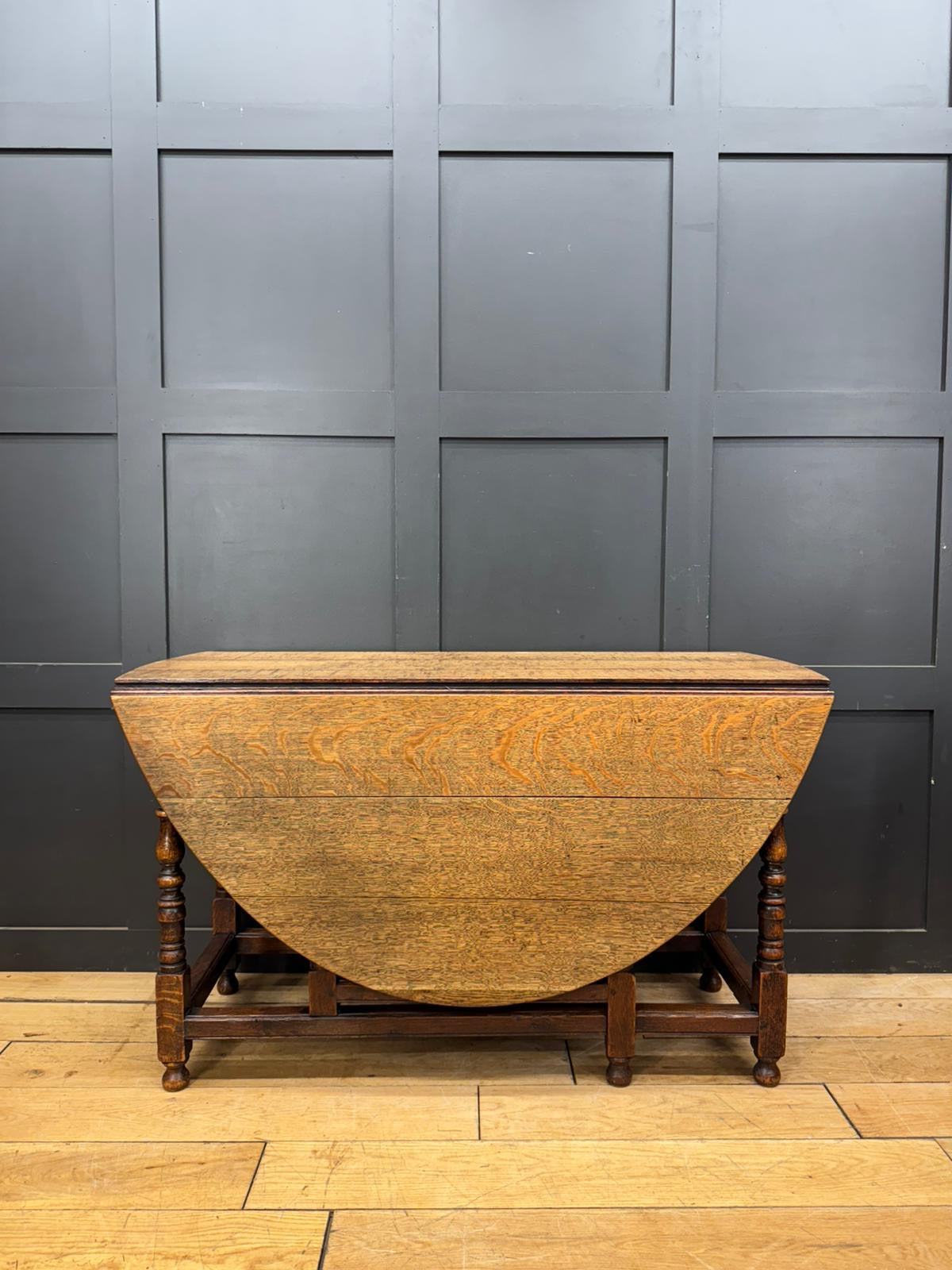 Antique Solid Oak Drop-Leaf Dining Table / Extending Table / Antique Sideboard