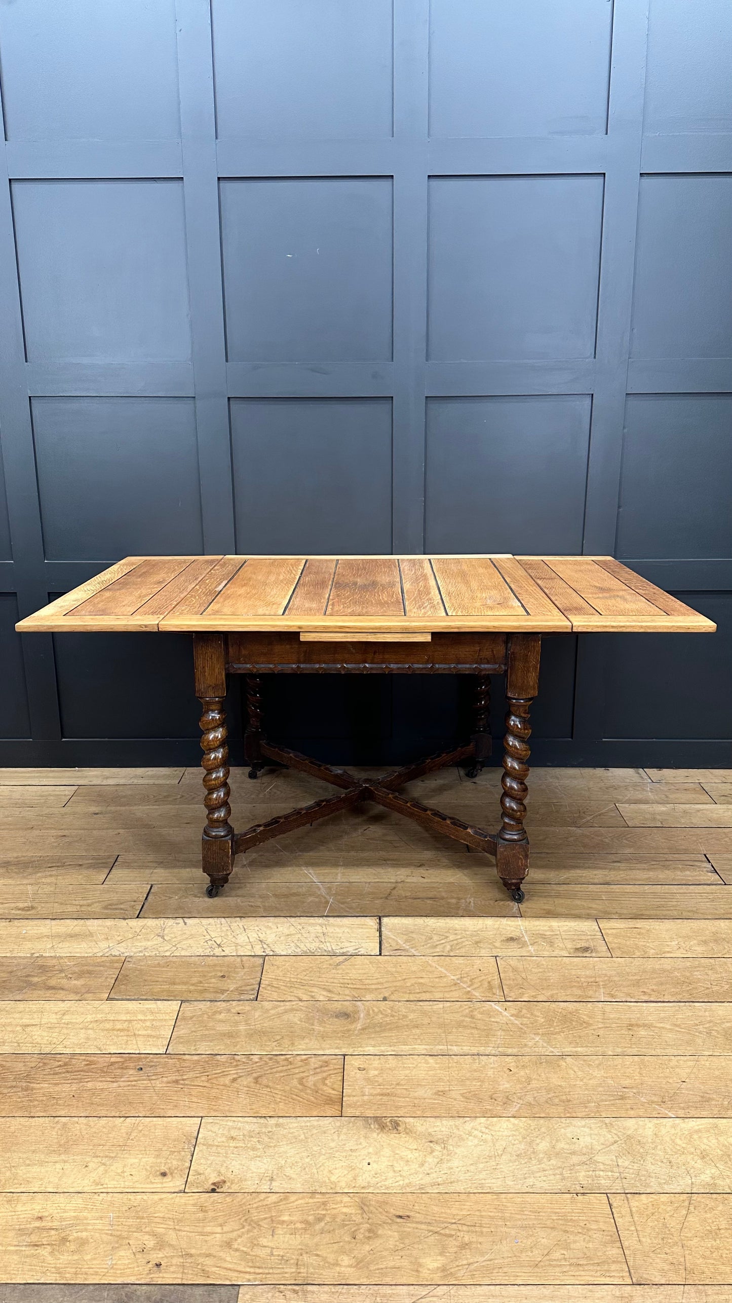 Vintage Oak Dining Table  / Kitchen Table / Draw Leaf Table / Extending Table