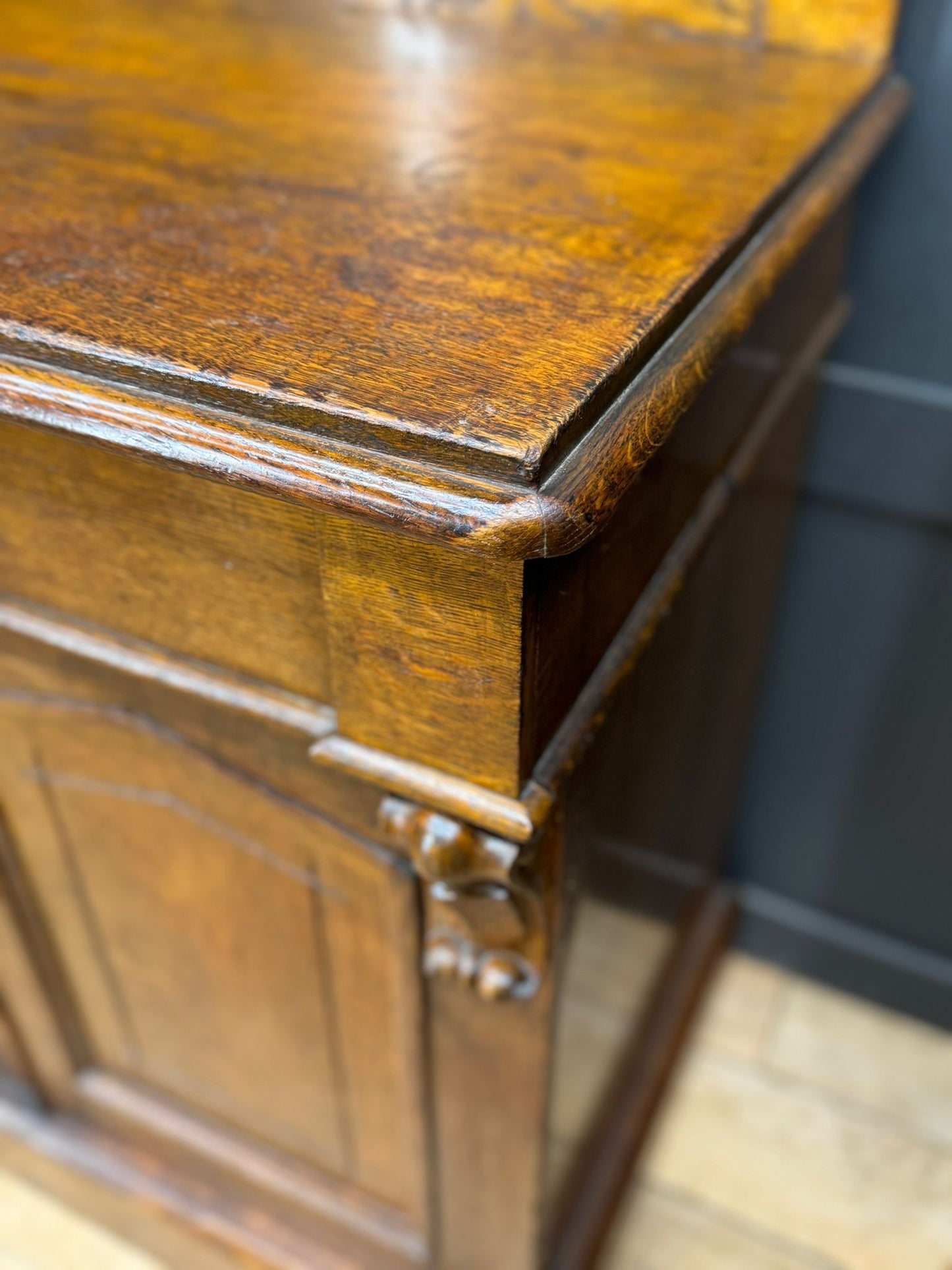 Victorian Oak Sideboard with Fitted Slide-Out Trays / Cupboard Drawers