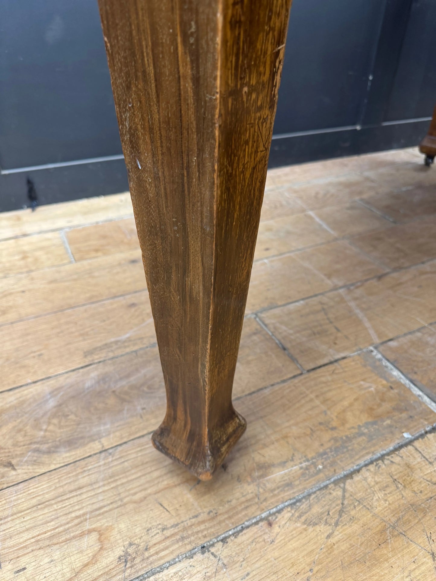 Antique Walnut Extending Kitchen Dining Table Pull-Out Leaf Seats 4–6 on Castors