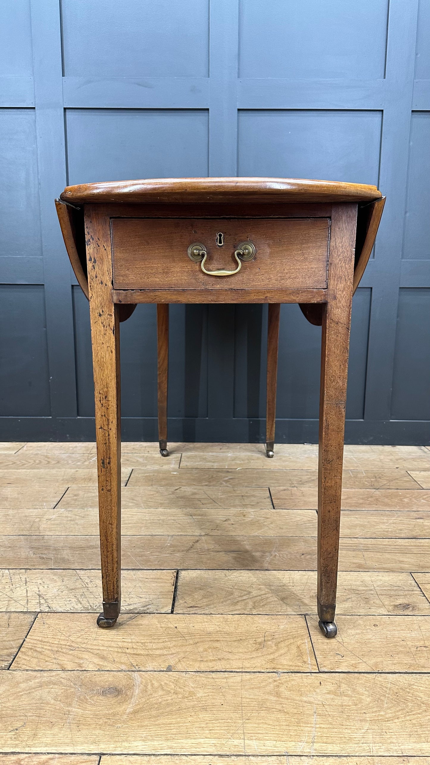 Antique Extending Mahogany Side Table / Drop Leaf Occasional / Dining Table