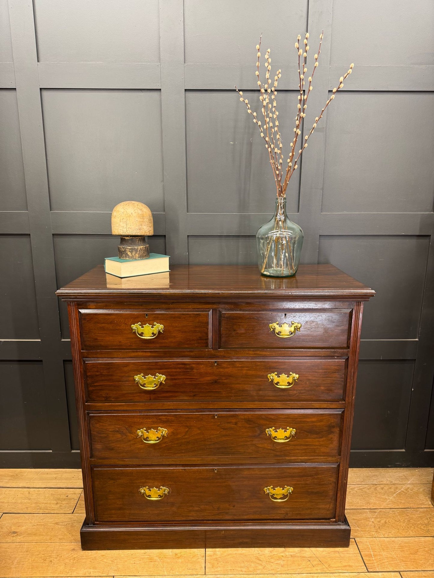 Antique Mahogany Chest Of Drawers / Bedroom Clothes Storage Drawers / 19th.C