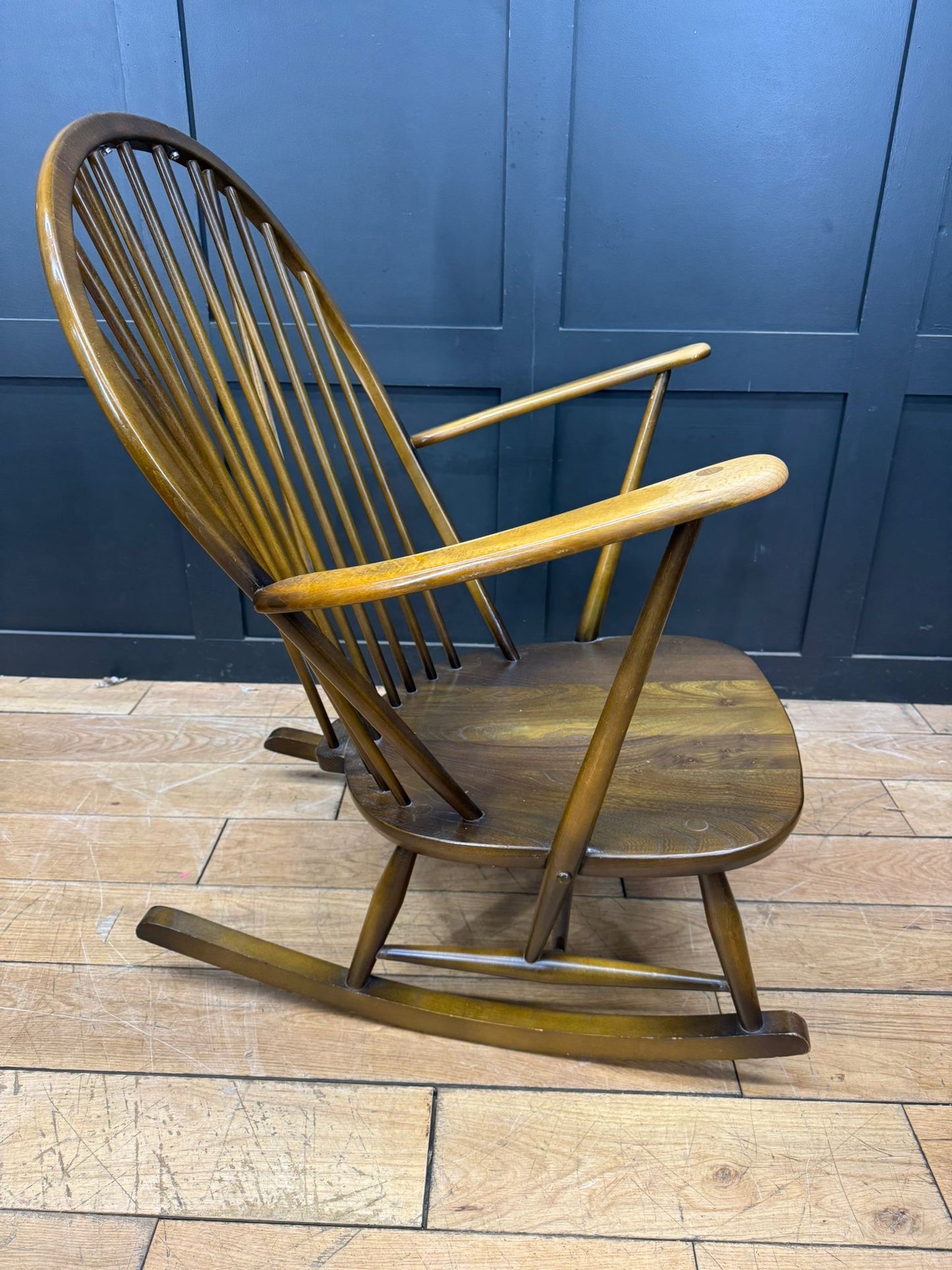 Ercol Grandfather Rocking Chair Model 315 With Original Cushions / Armchair B