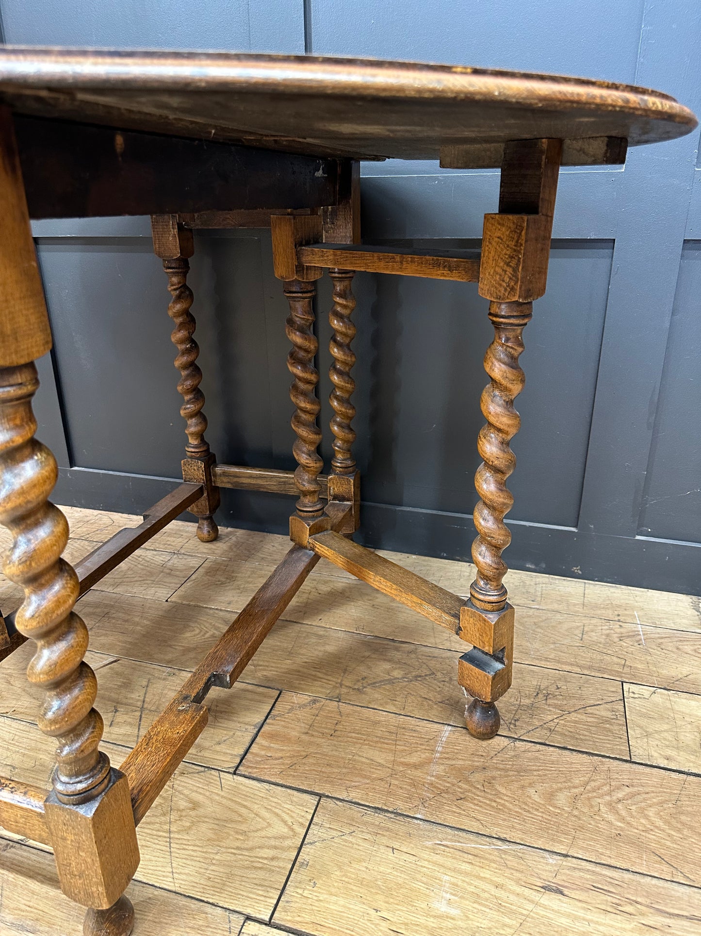 Antique Honey Oak Table / Extending Drop Leaf Occasional Table / Sideboard