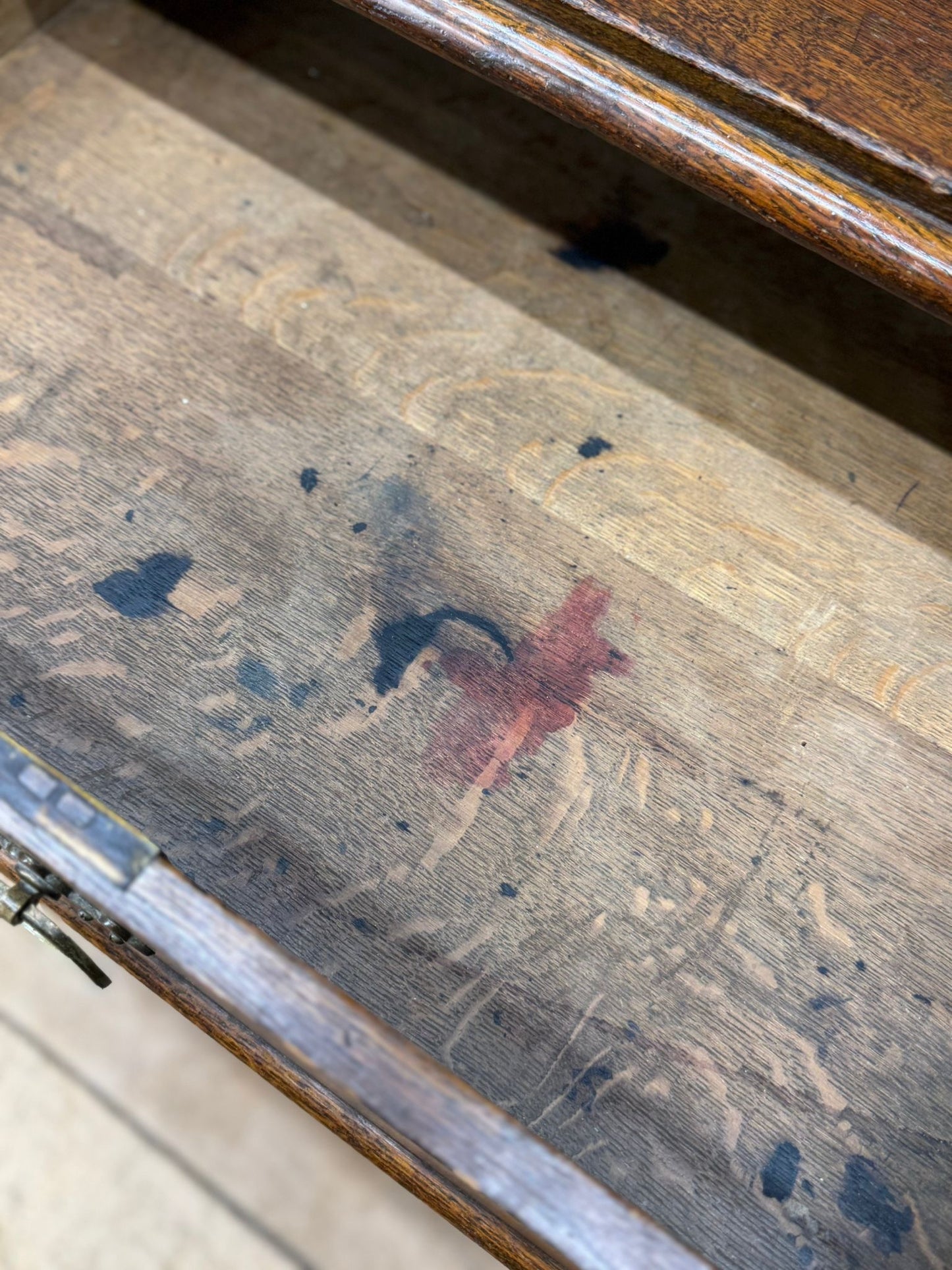 Victorian Oak Sideboard with Fitted Slide-Out Trays / Cupboard Drawers
