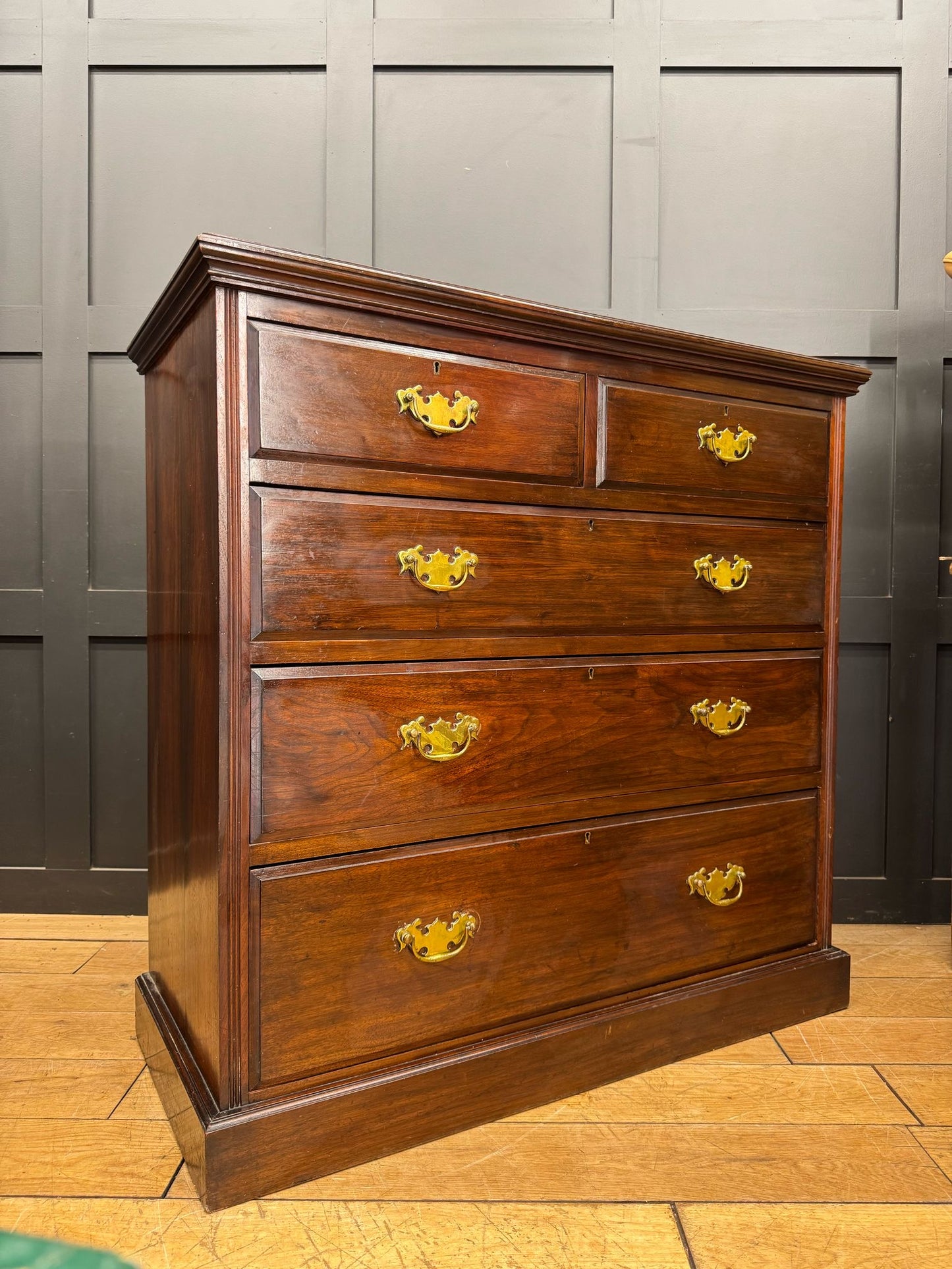 Antique Mahogany Chest Of Drawers / Bedroom Clothes Storage Drawers / 19th.C