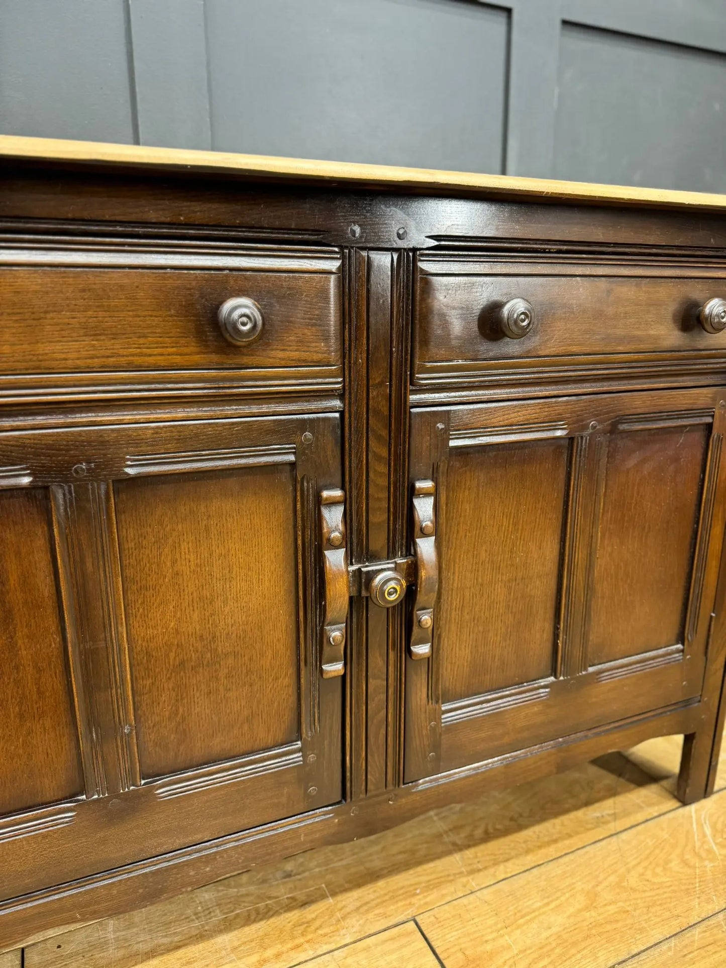 Ercol Elm Sideboard with Cupboard & Drawers TV Stand 123cm RUSTIC WAREHOUSE NORFOLK