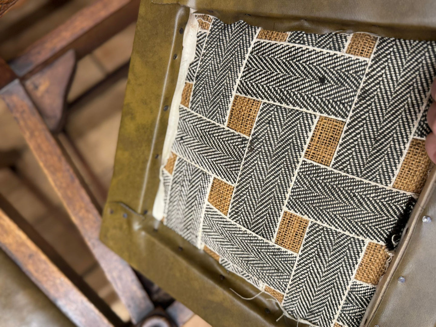 Set of 6 Antique Oak Barley Twist Dining Chairs inc Carvers