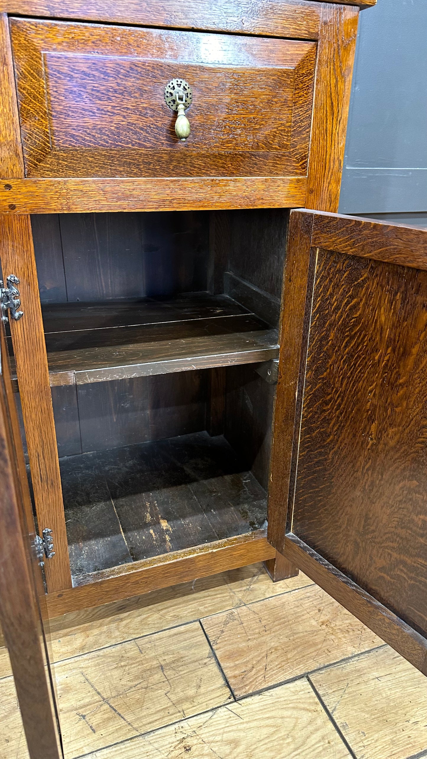 Vintage Oak Welsh Dresser / Kitchen Dresser  / Oak Cupboard / Rustic