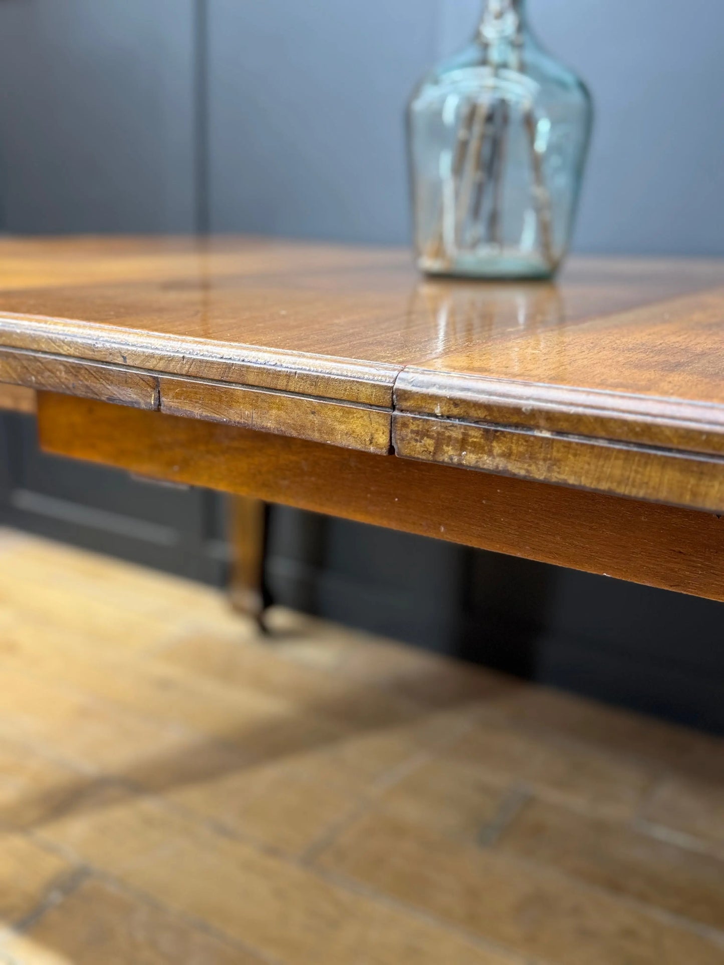 Antique Walnut Extending Kitchen Dining Table Pull-Out Leaf Seats 4–6 on Castors