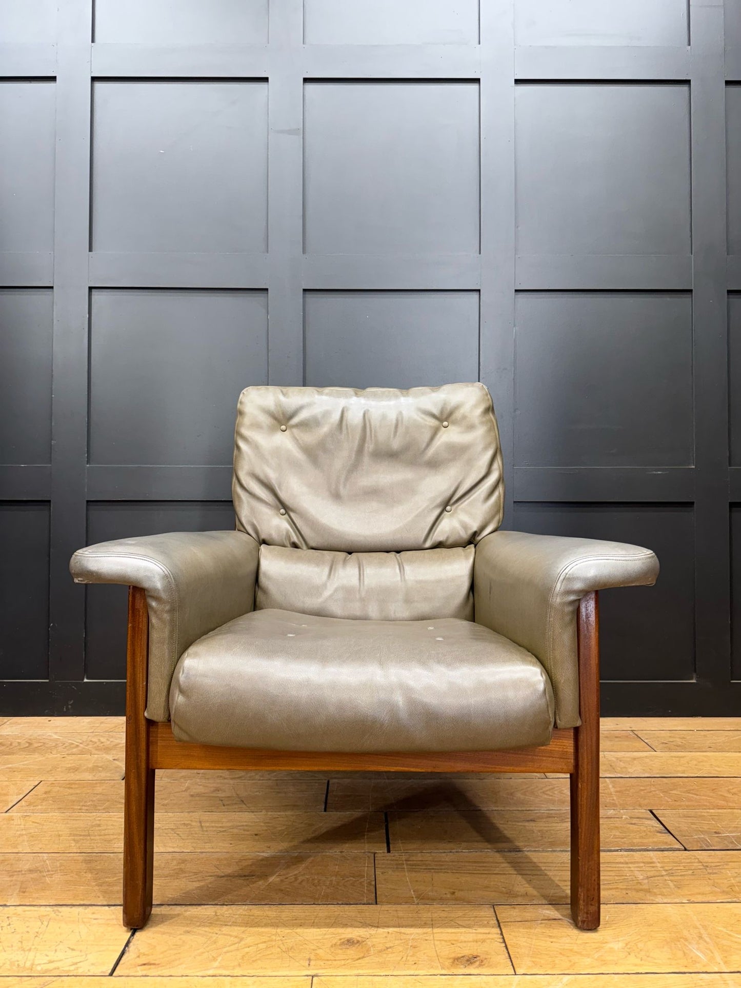 Mid Century Leather Armchair  / Vintage Olive Green Lounge Chair / Seating