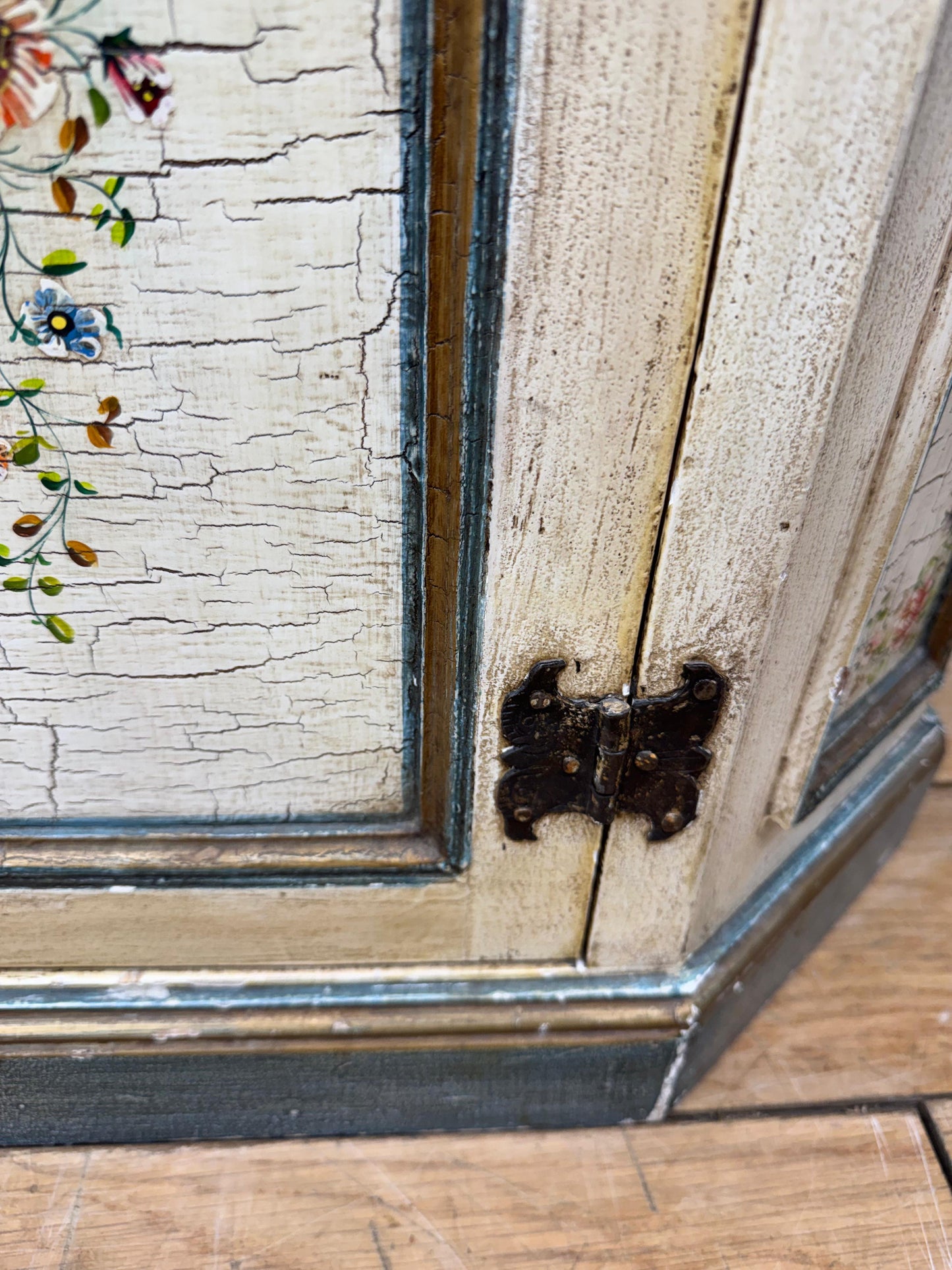 Vintage French Cream Floral Painted Side Cupboard Cabinet Sideboard Drawer Doors