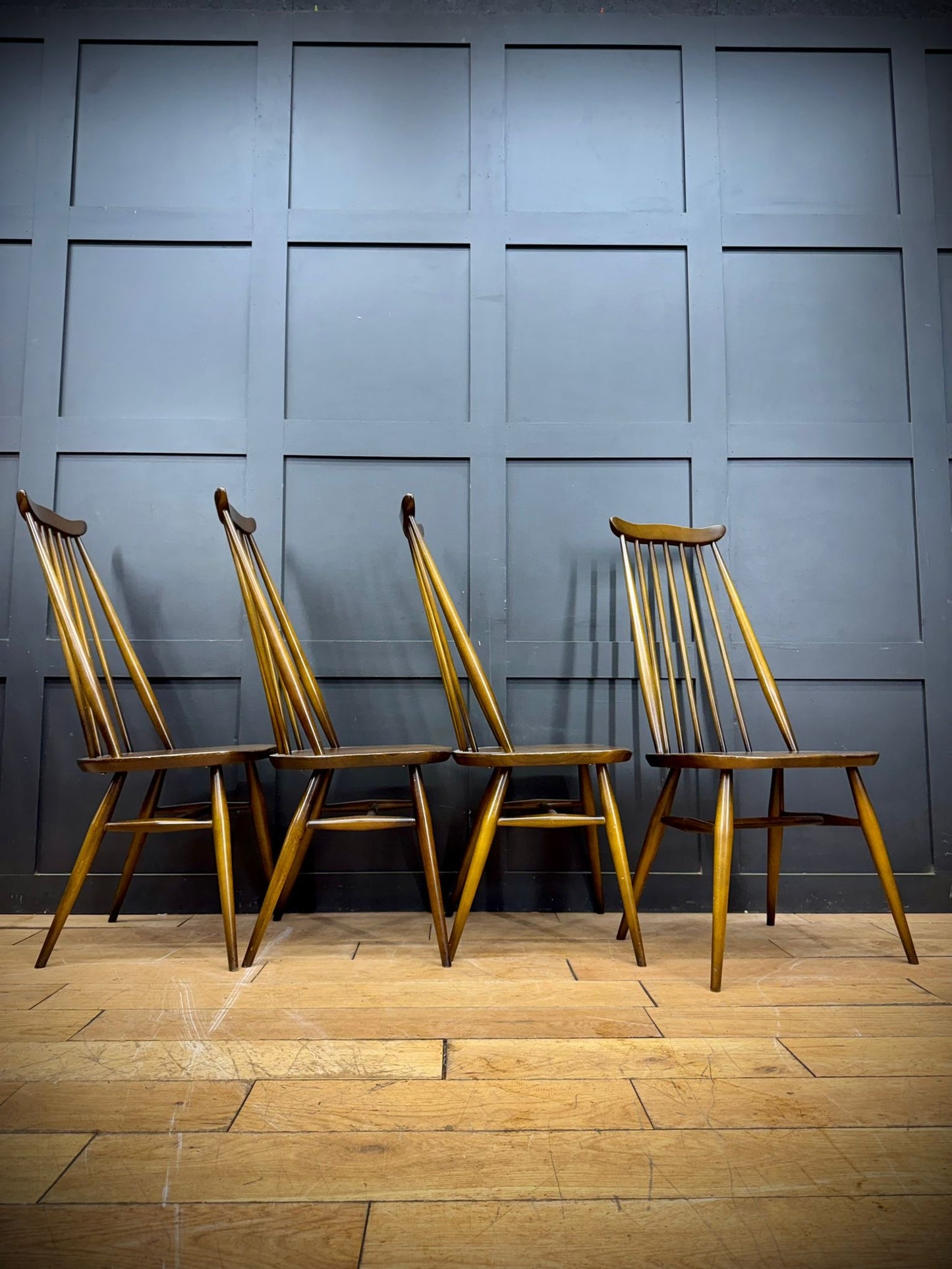 Retro Set of 4 Ercol Goldsmith “Moustache” Dining Kitchen Chairs /Elm And Beech