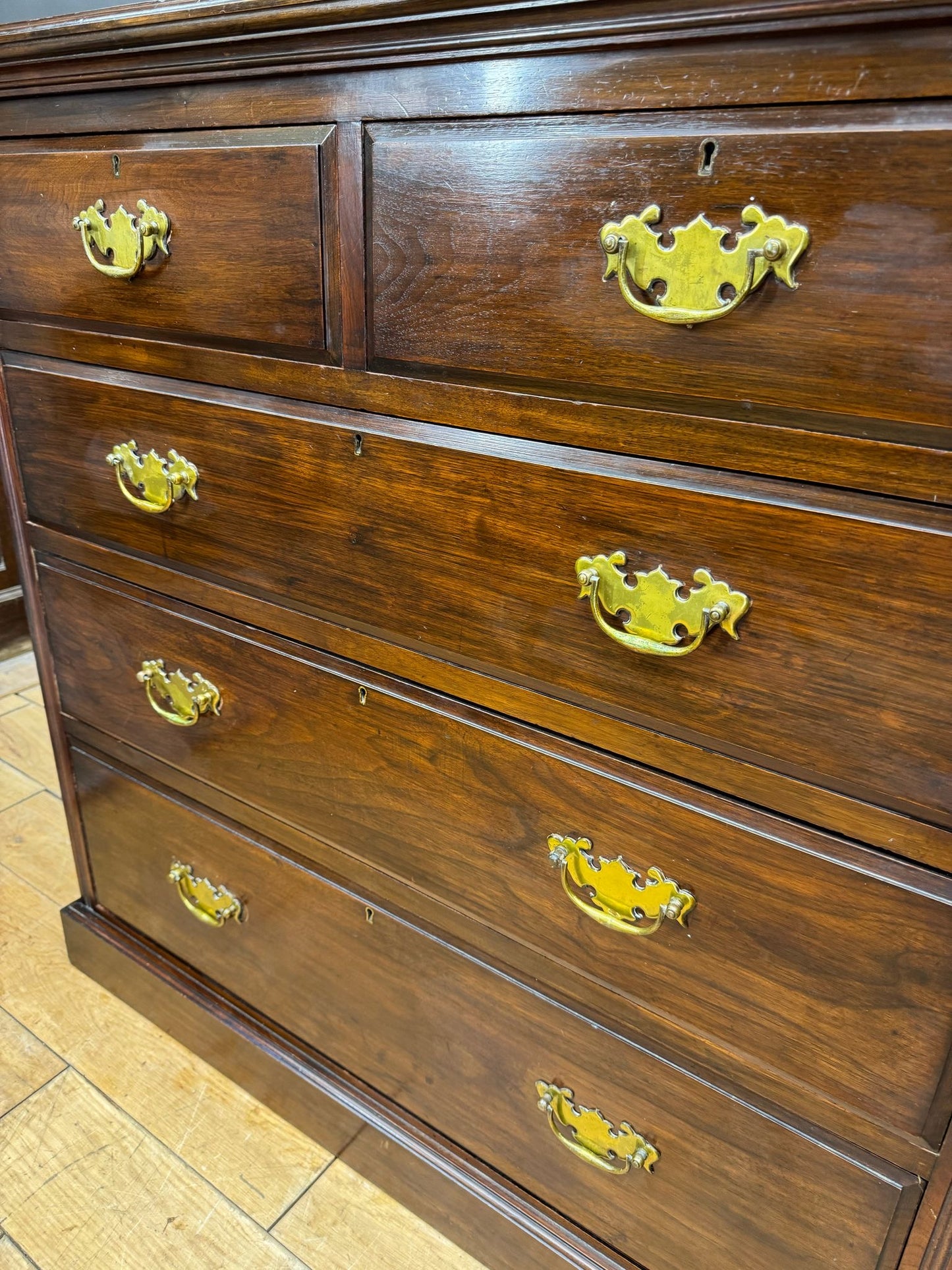 Antique Mahogany Chest Of Drawers / Bedroom Clothes Storage Drawers / 19th.C