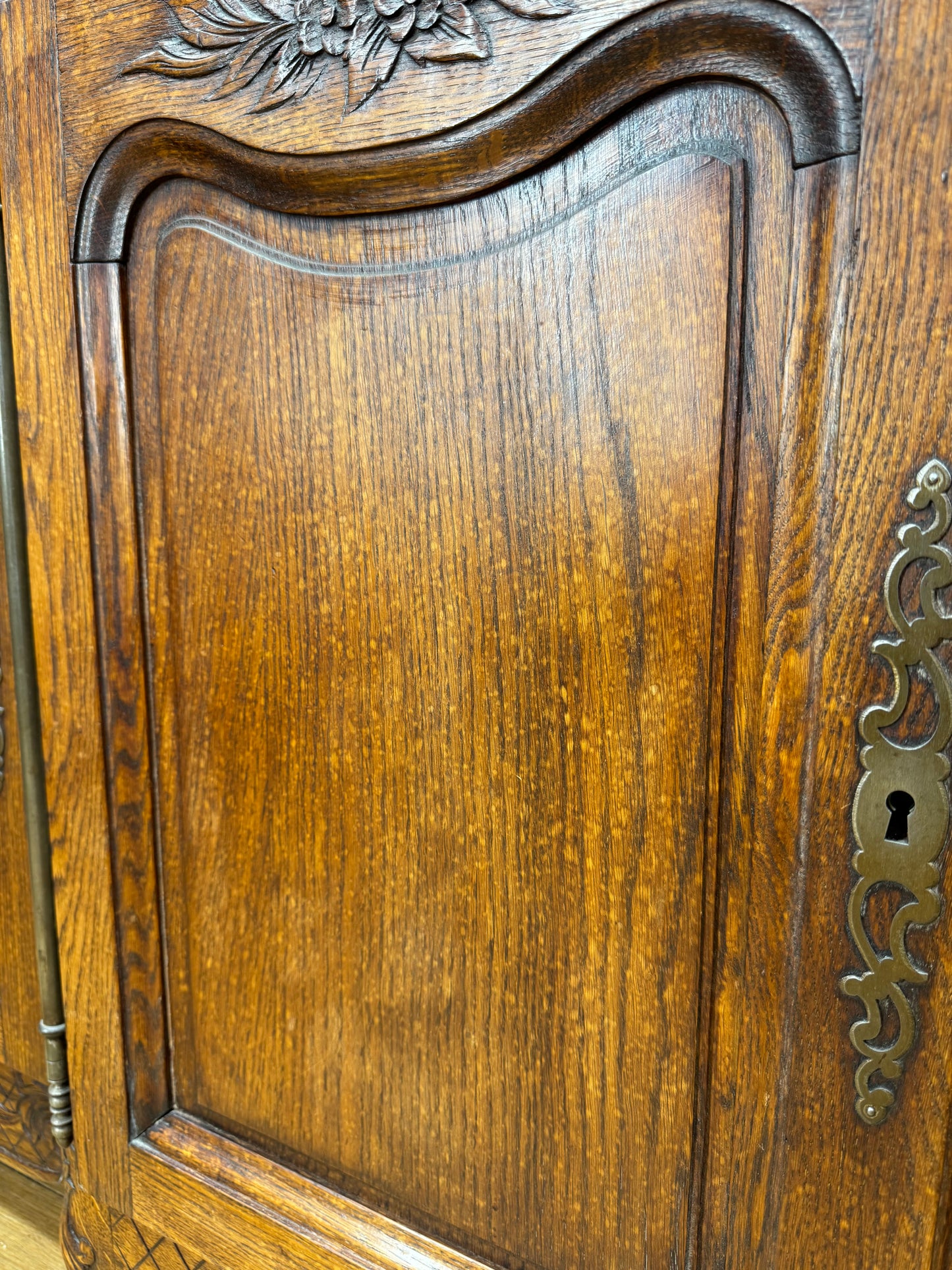 French Provincial Oak Breakfront Sideboard Buffet Cabinet Credenza 4 Door Large