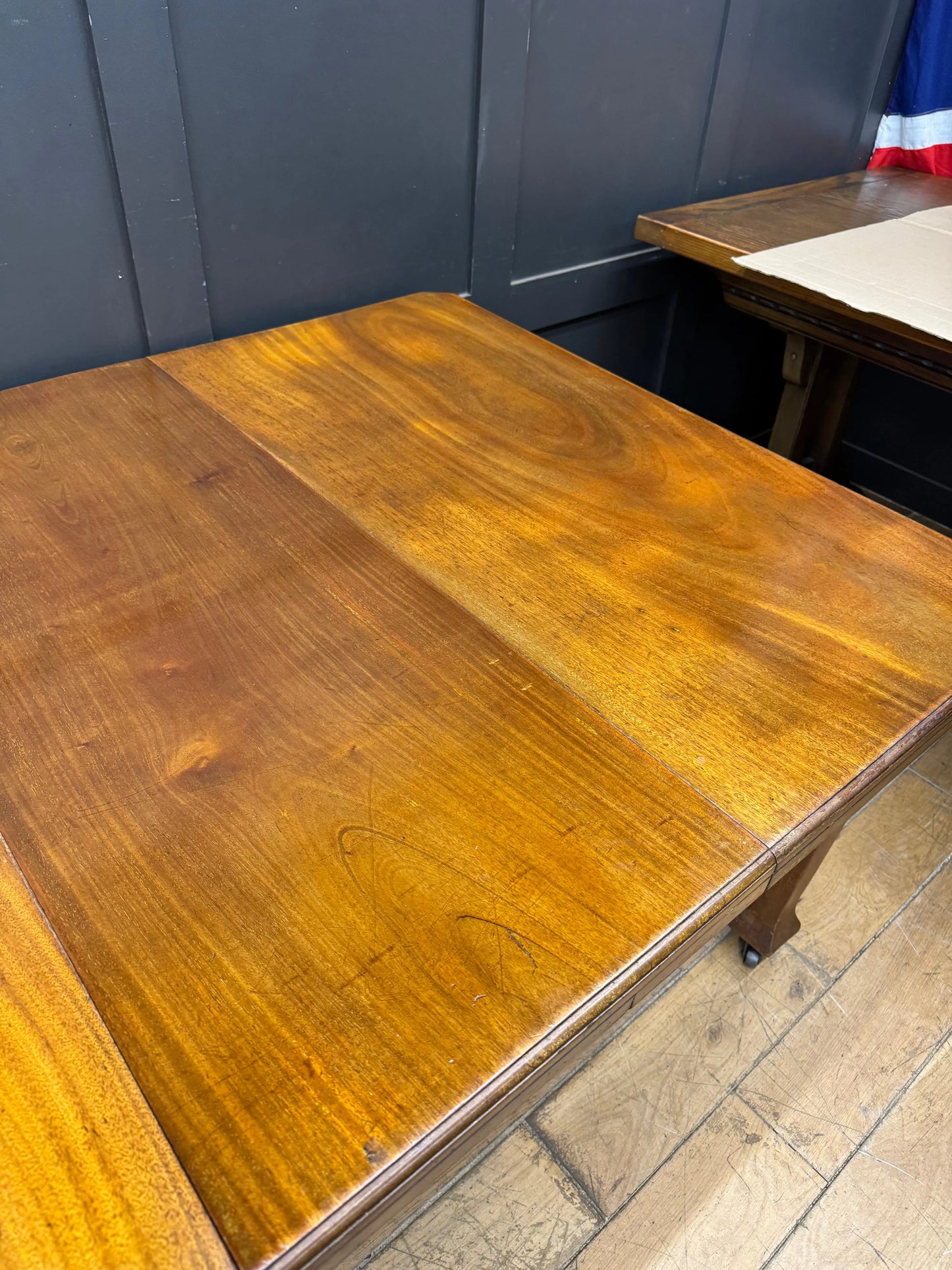 Antique Walnut Extending Kitchen Dining Table Pull-Out Leaf Seats 4–6 on Castors