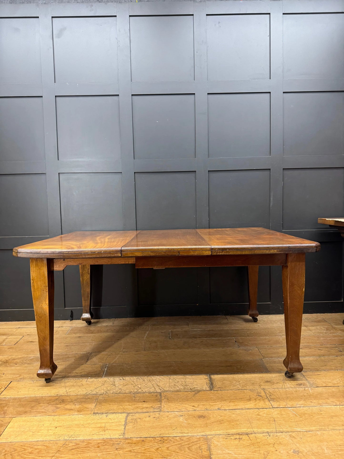 Antique Walnut Extending Kitchen Dining Table Pull-Out Leaf Seats 4–6 on Castors