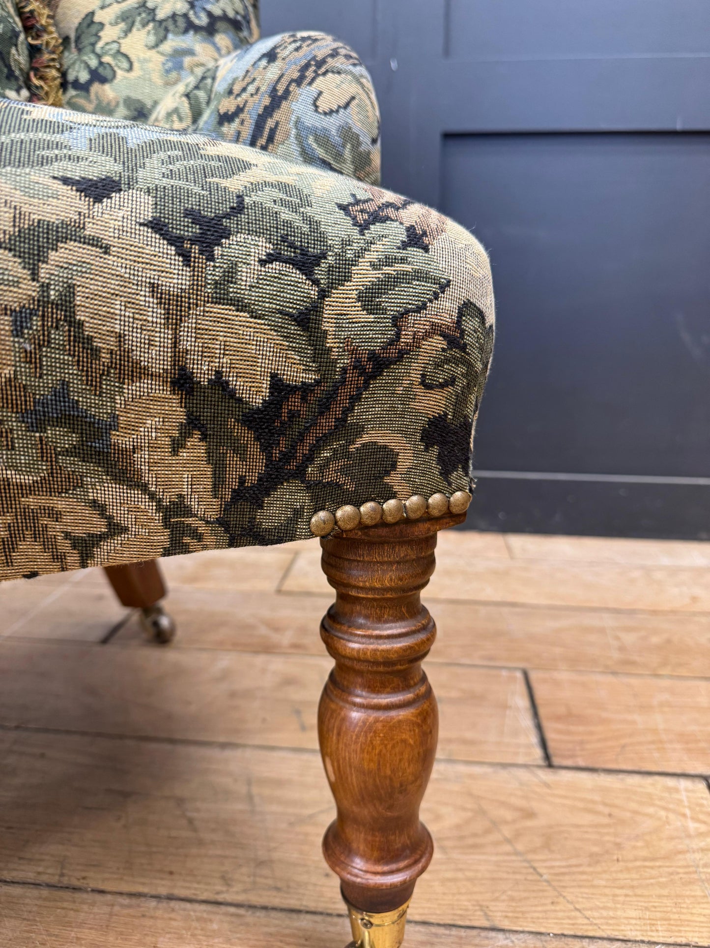 Vintage Floral Buttoned Nursing Chair Victorian Style Bedroom Chair Armchair