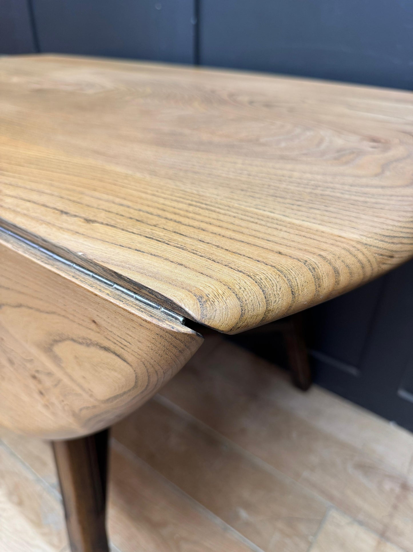 Ercol Elm Drop Leaf Dining Table / Vintage MCM Extending Round Kitchen Table