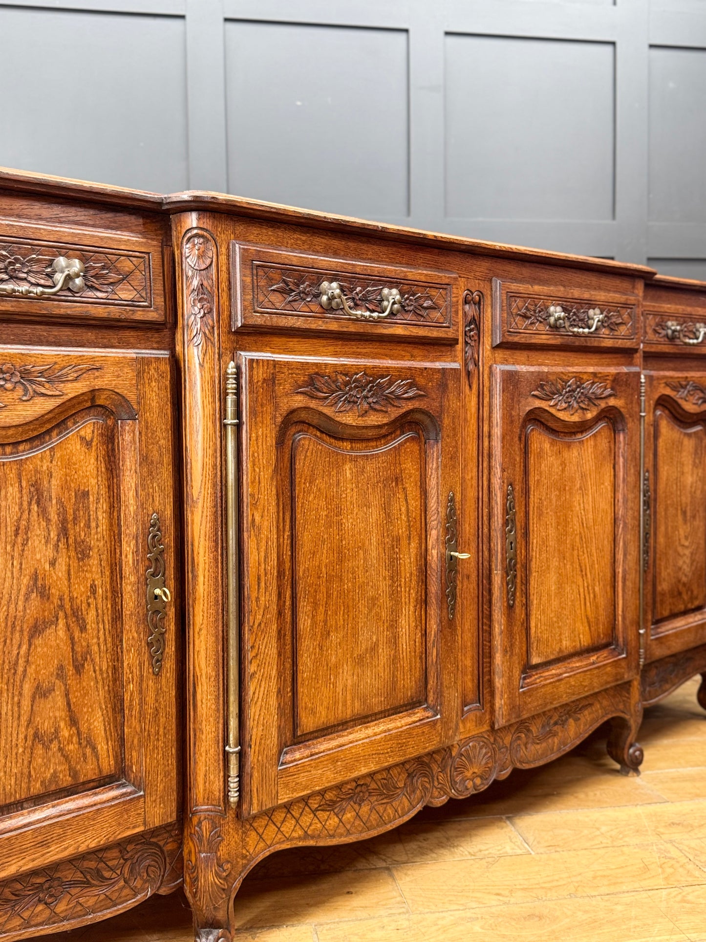 French Provincial Oak Breakfront Sideboard Buffet Cabinet Credenza 4 Door Large