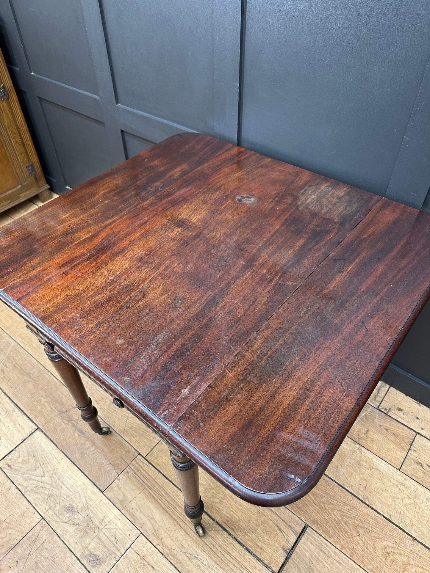 Antique Extending Mahogany Pembroke Table / Drop Leaf Occasional / Console