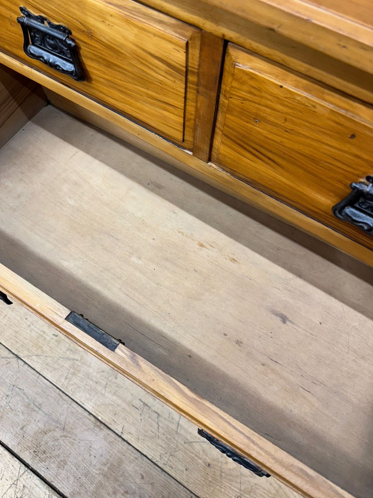 Edwardian Satinwood Chest of Drawers with Four Graduated Drawers