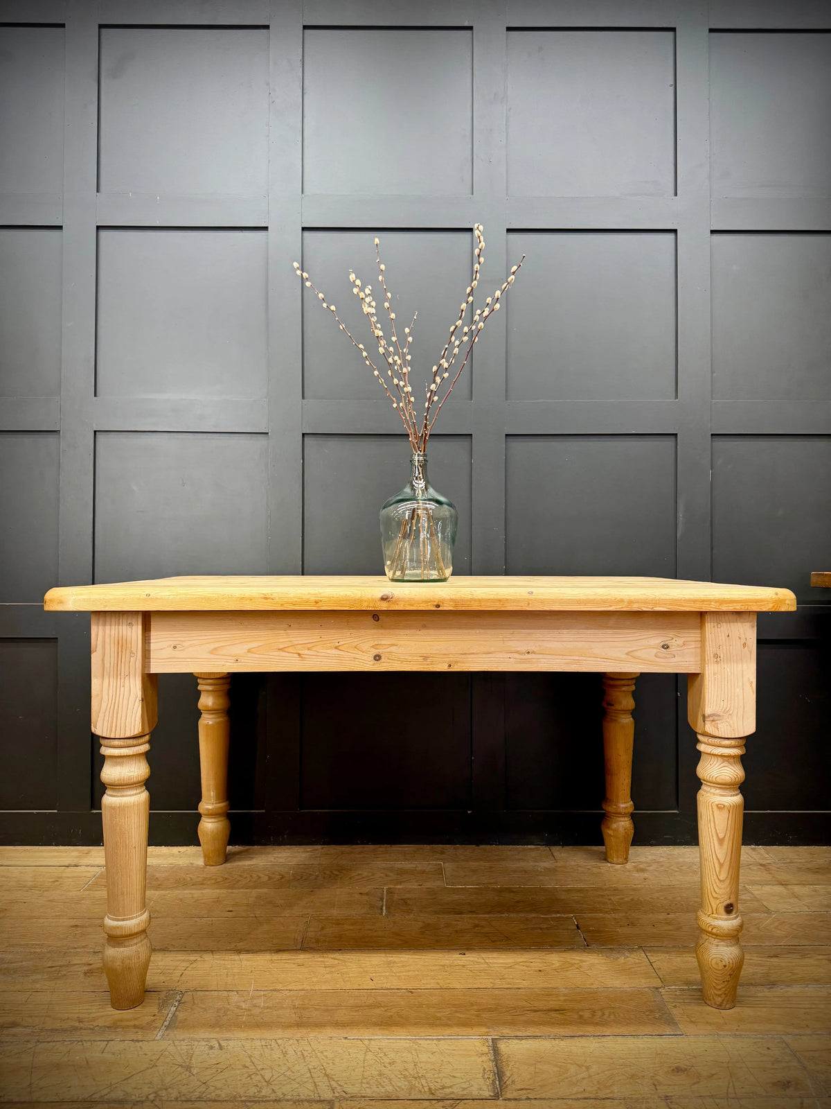 Vintage Solid Pine Farmhouse Dining Kitchen Table Turned Legs Rustic 4-6 Seater