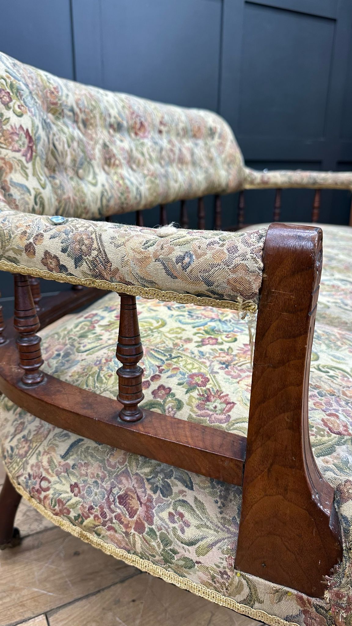 Antique Sofa / Antique Day Bed / Mahogany Frame Salon Sofa /Victorian