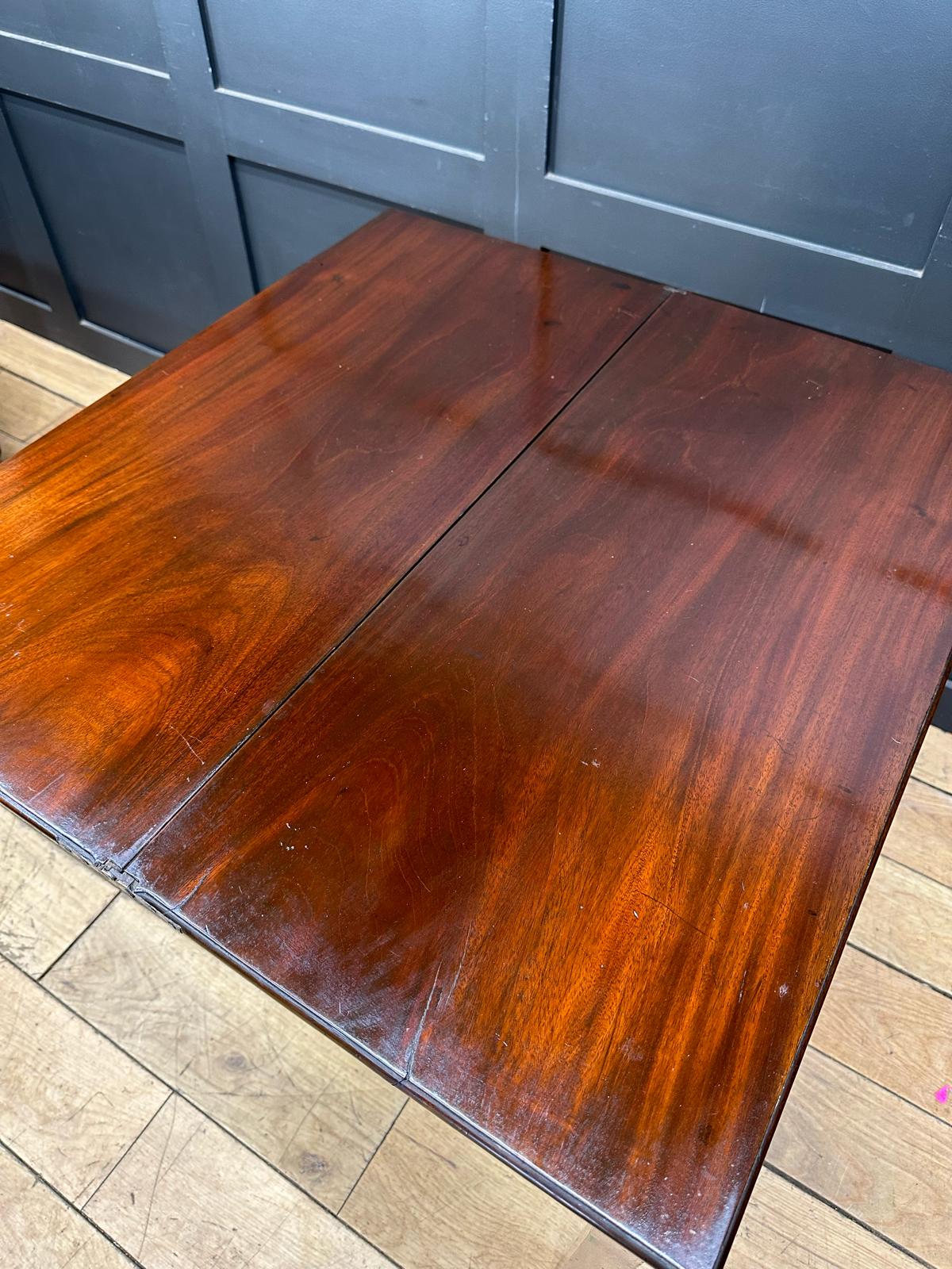 Antique Extending Mahogany Table Games Tea Table / Occasional Side Table