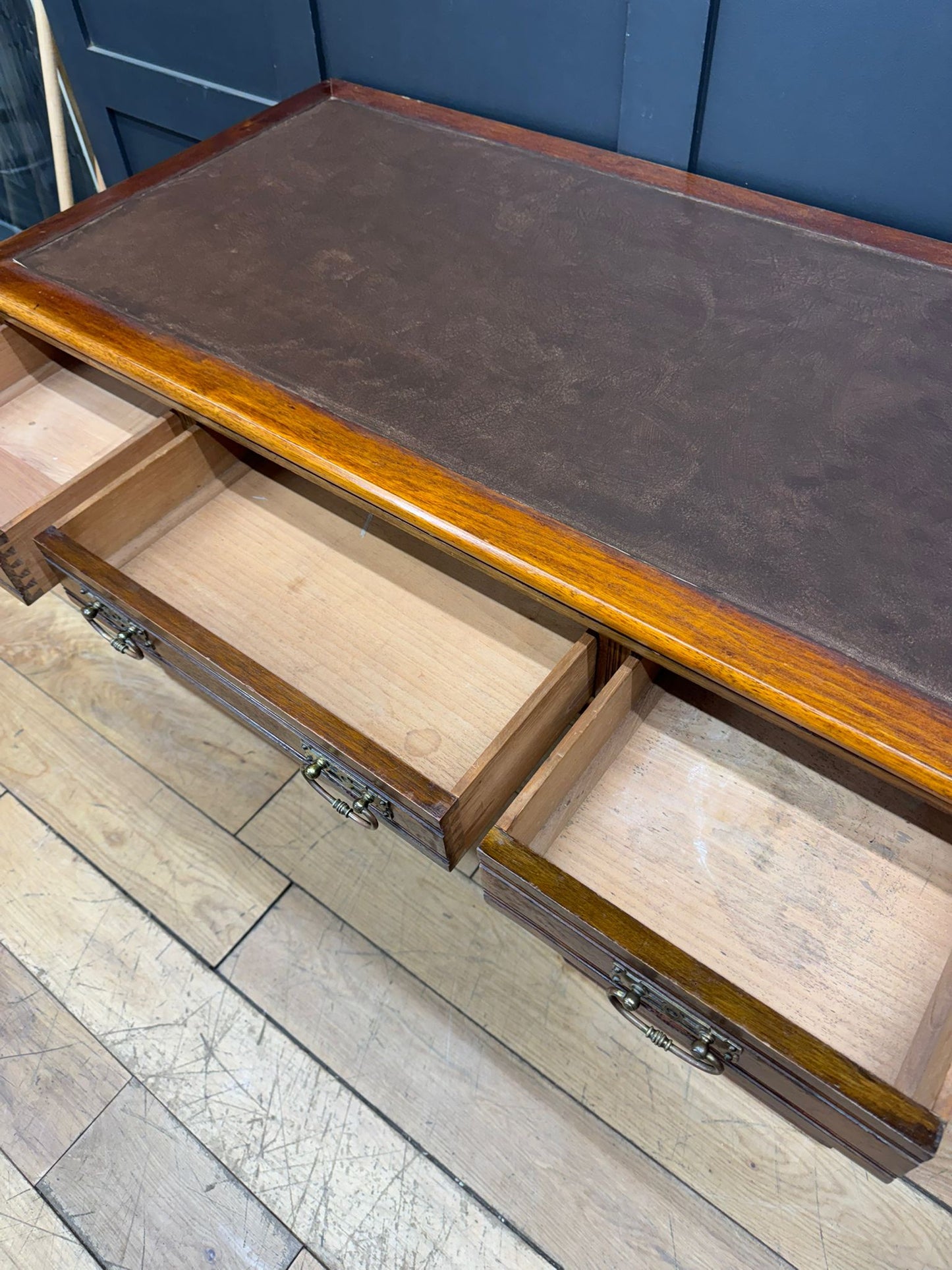 Edwardian Walnut Pedestal Desk with Leather Writing Top / Office Study Furniture