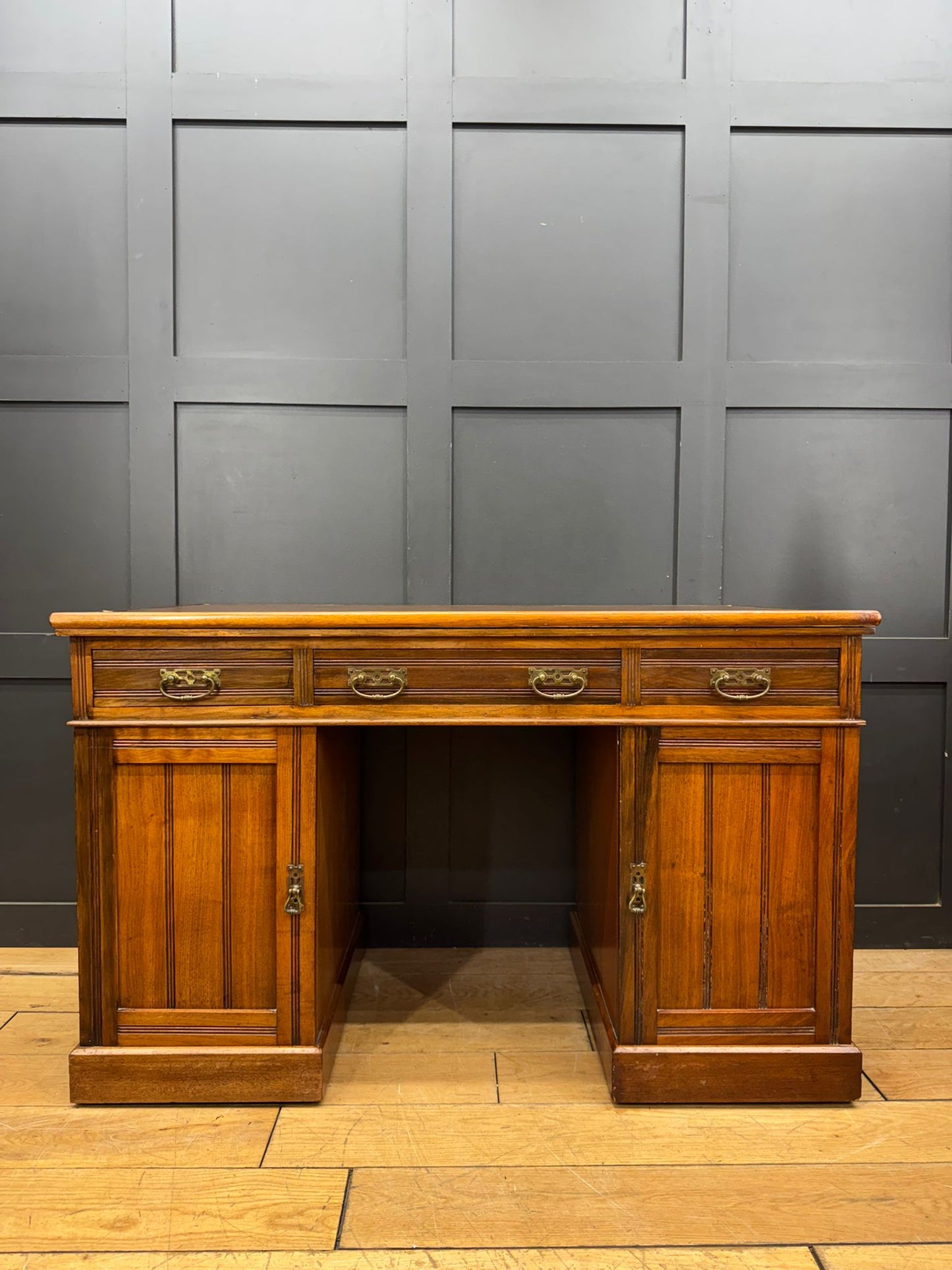 Edwardian Walnut Pedestal Desk with Leather Writing Top / Office Study Furniture