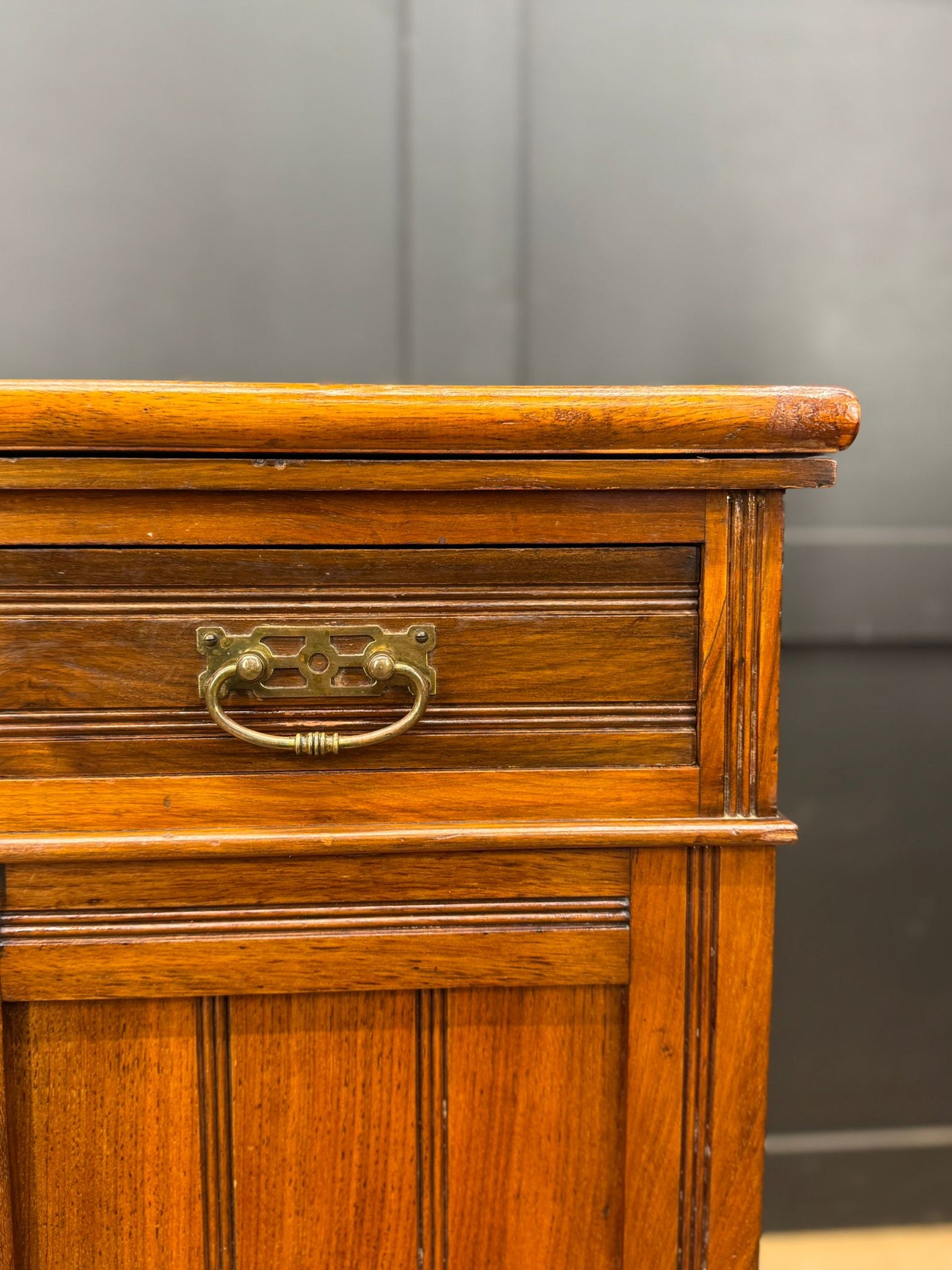 Edwardian Walnut Pedestal Desk with Leather Writing Top / Office Study Furniture