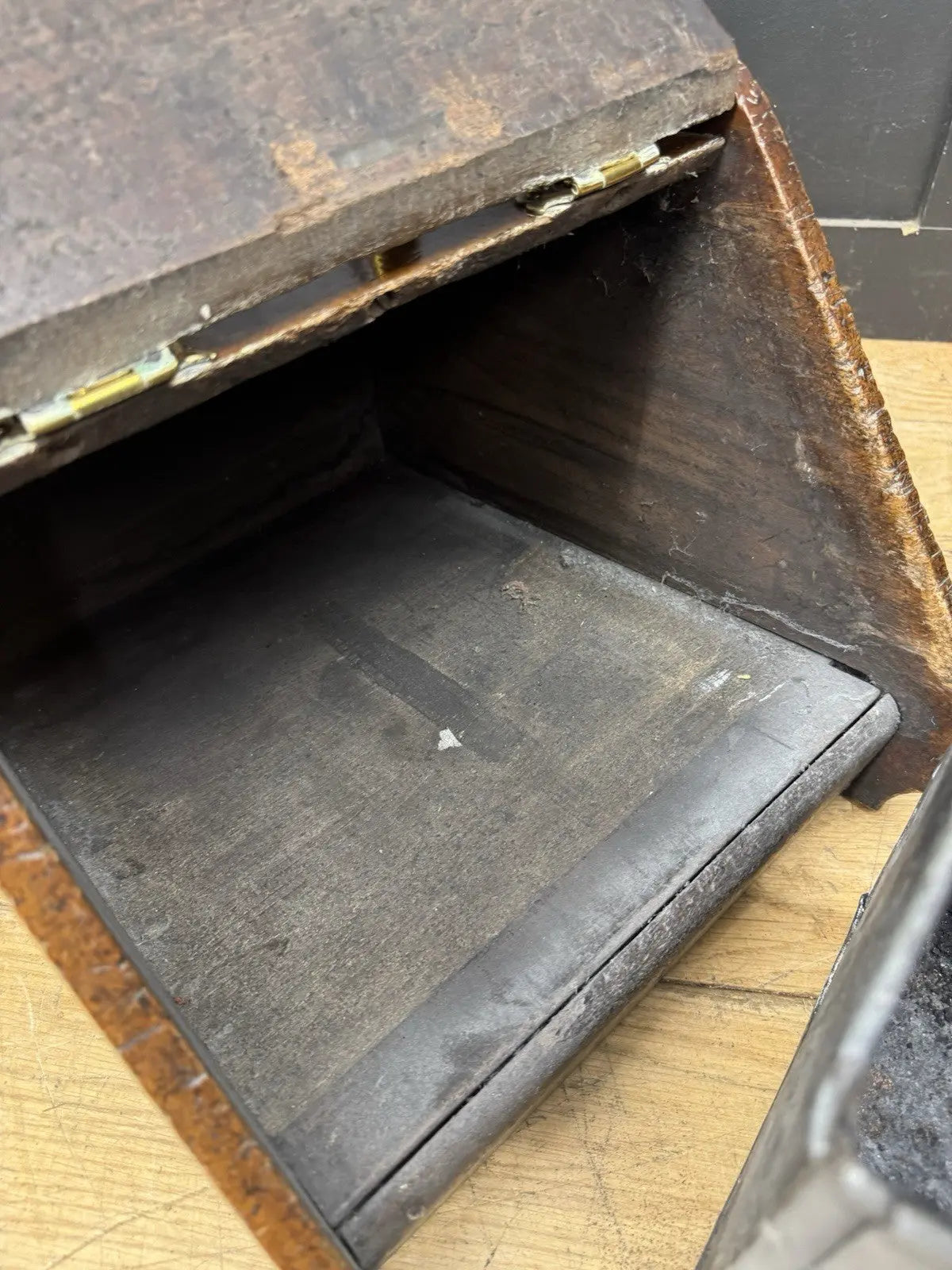 Victorian walnut coal purdonium scuttle box with brass fittings and ornate handle.