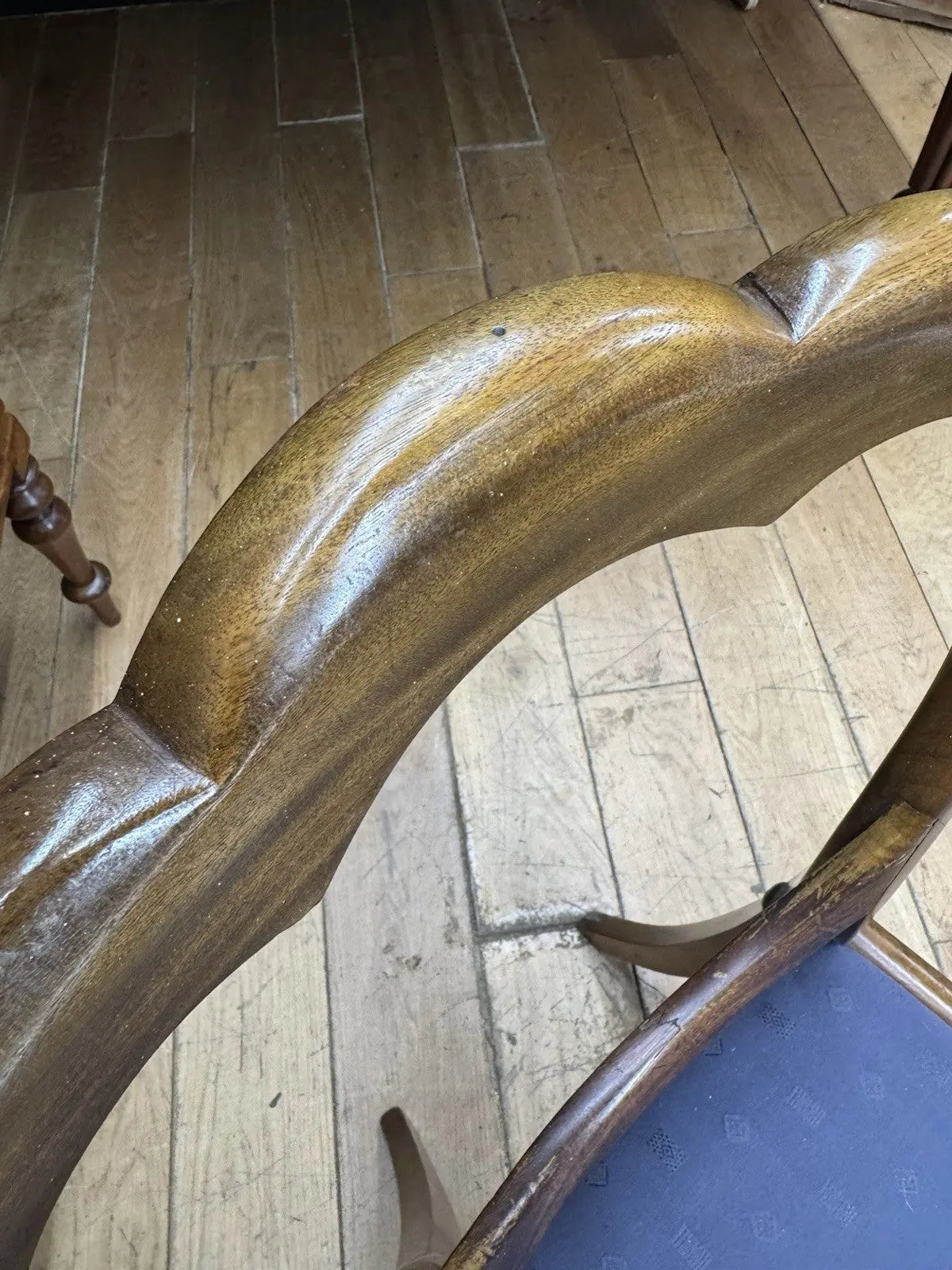 Victorian mahogany dining chairs set of 4, brown with blue patterned upholstery and balloon backs.