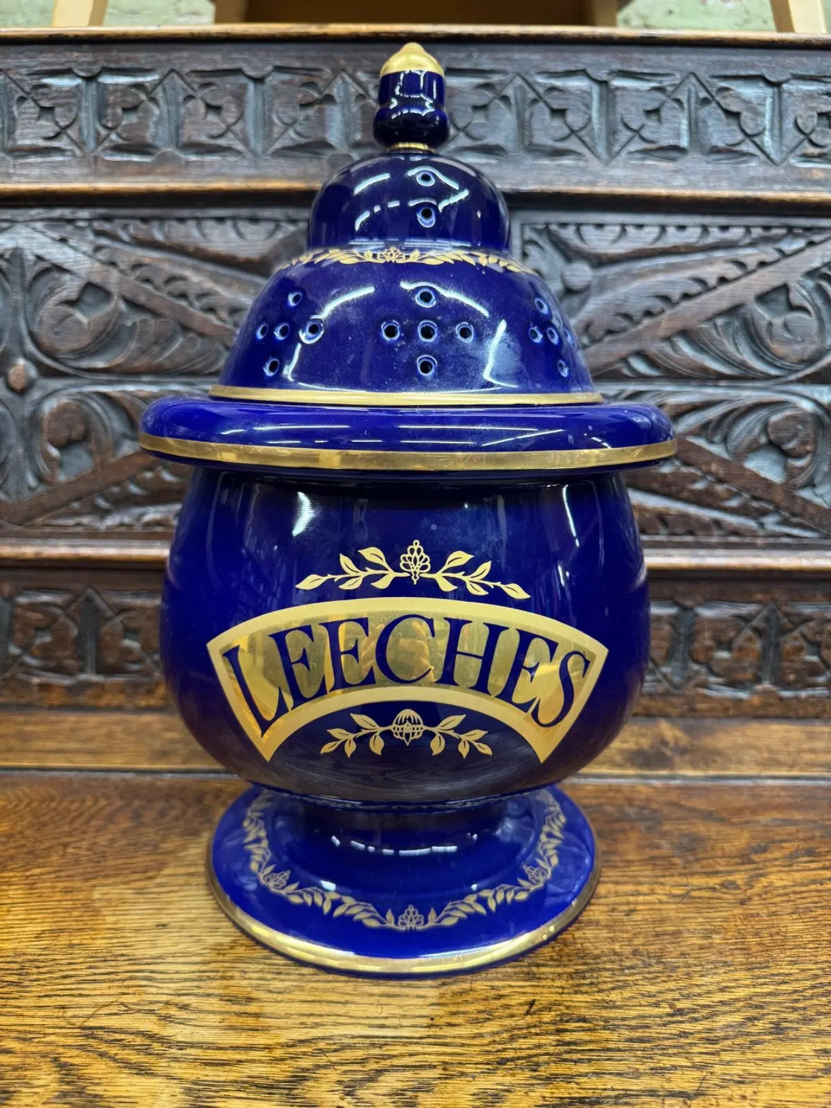 Royal Pharmaceutical Society blue ceramic leeches jar with gilt decoration and crest.