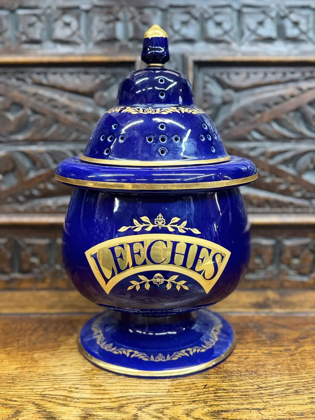 Royal Pharmaceutical Society blue ceramic leeches jar with gilt decoration and crest.