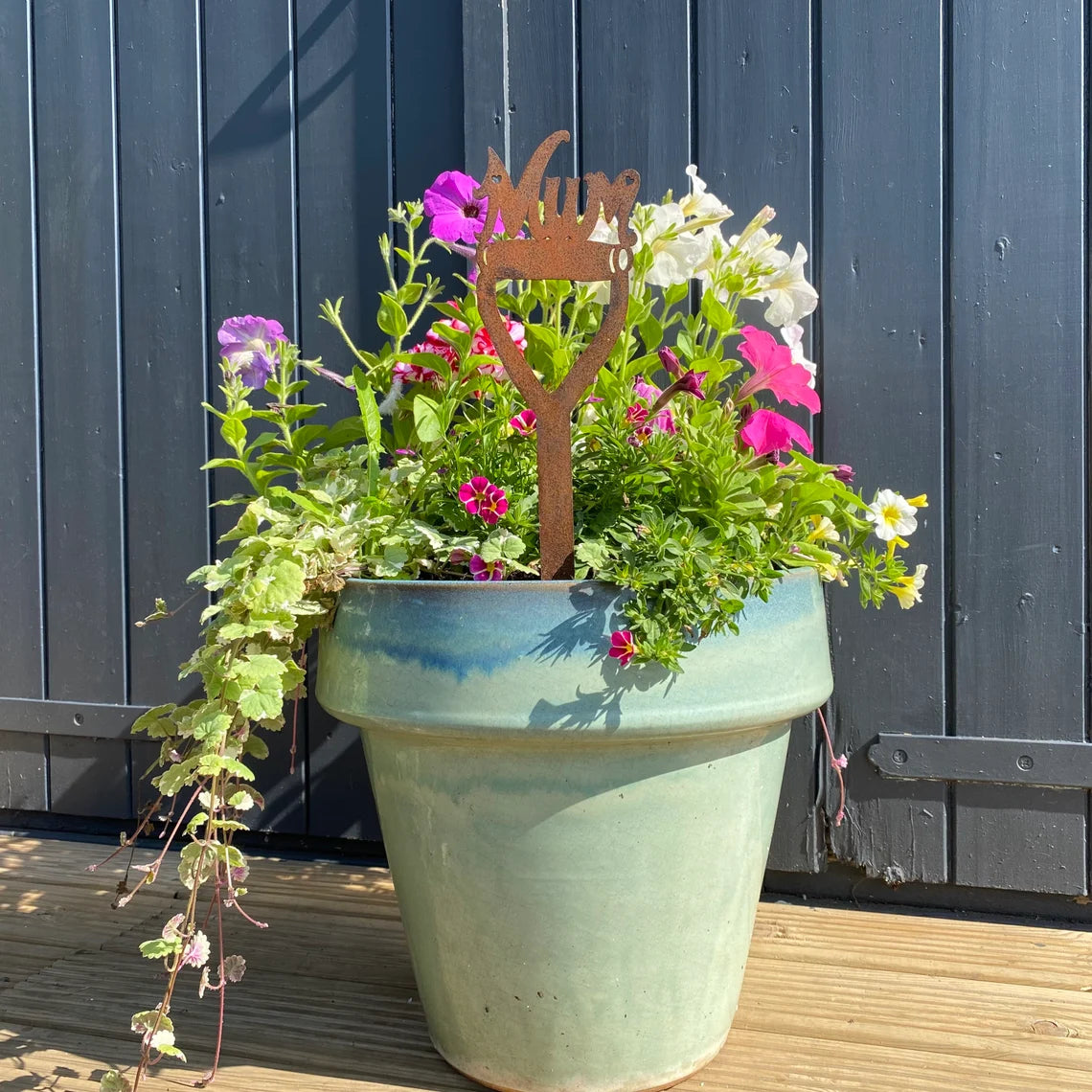 Mum word on a spade garden decoration