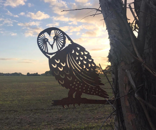 Metal owl silhouette garden decoration