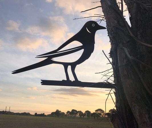 Magpie garden decoration 