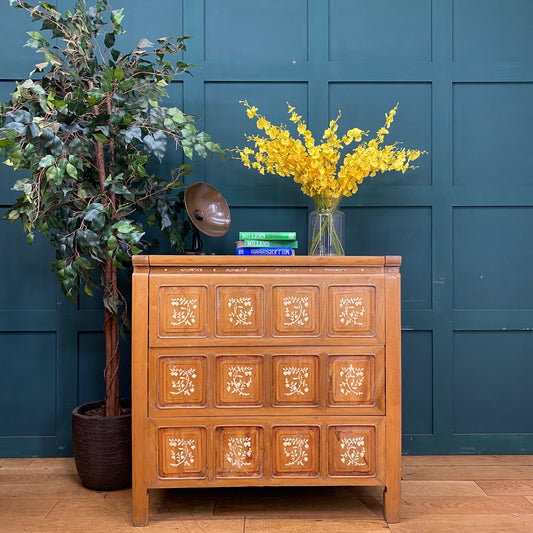 Vintage  Sideboard / Dowry Linen Chest / Chest Of Drawers /Cocktail Cabinet