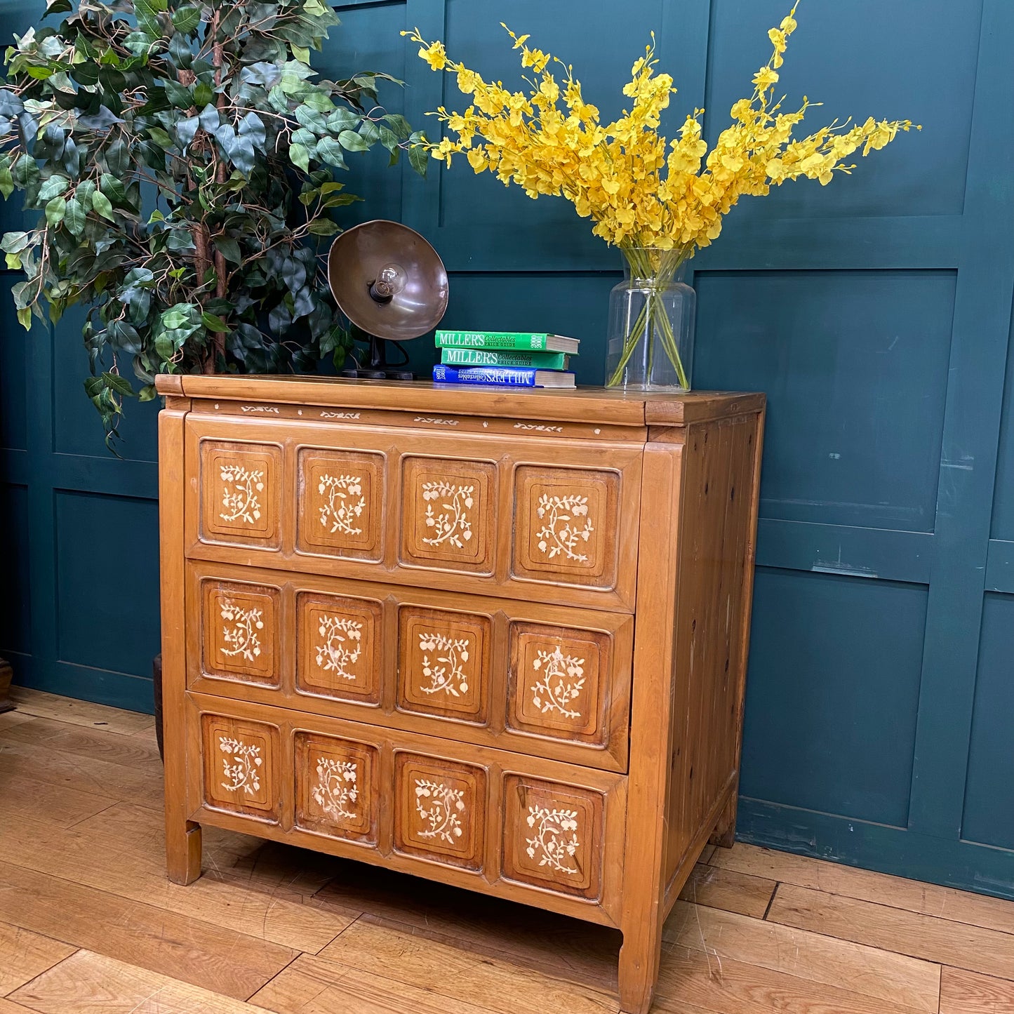 Vintage  Sideboard / Dowry Linen Chest / Chest Of Drawers /Cocktail Cabinet