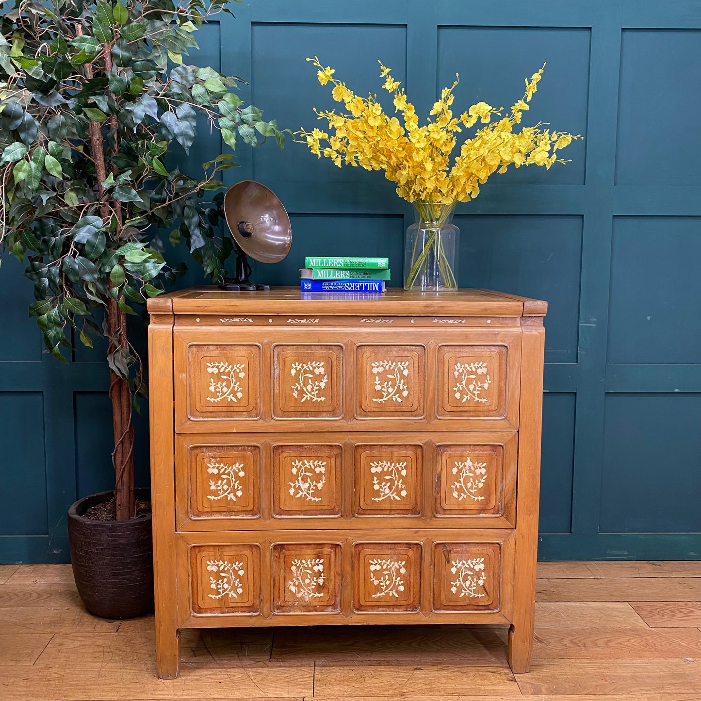 Vintage  Sideboard / Dowry Linen Chest / Chest Of Drawers /Cocktail Cabinet